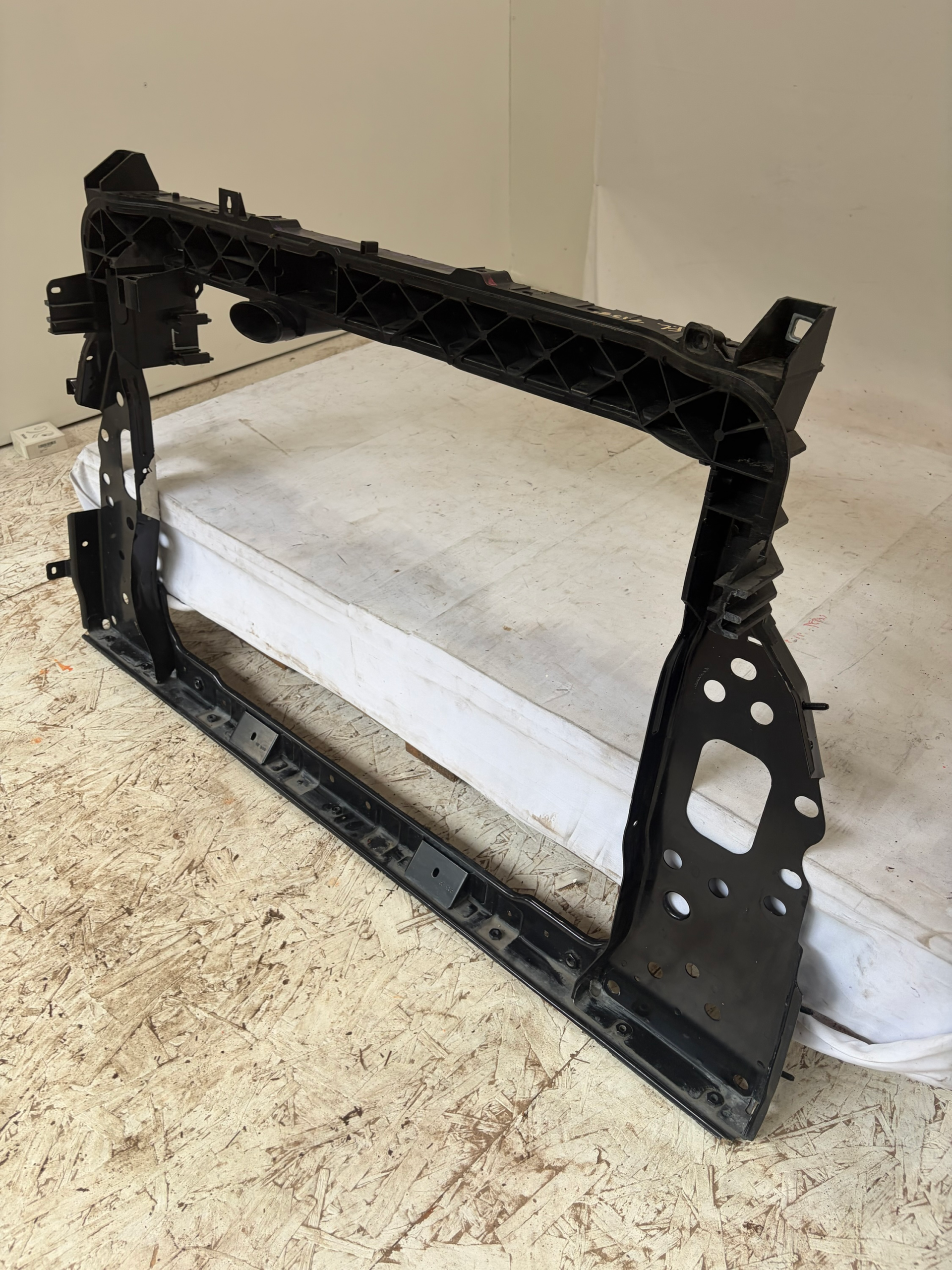 2015-2018 Jeep Renegade Radiator Support