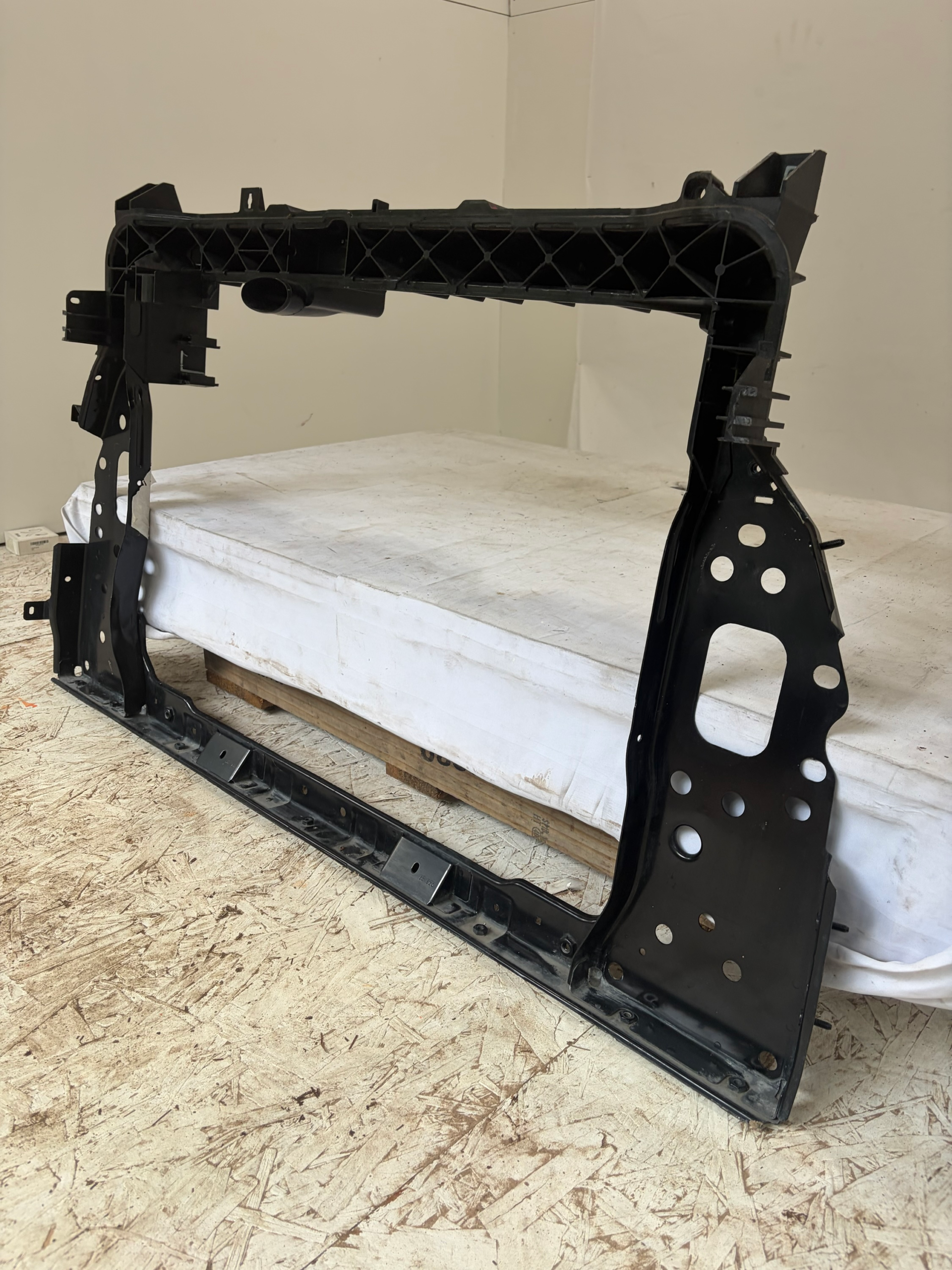 2015-2018 Jeep Renegade Radiator Support