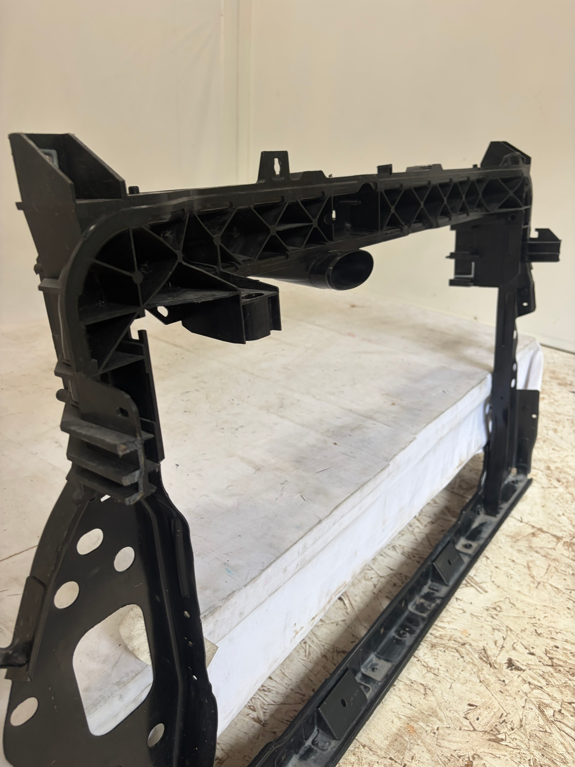 2015-2018 Jeep Renegade Radiator Support