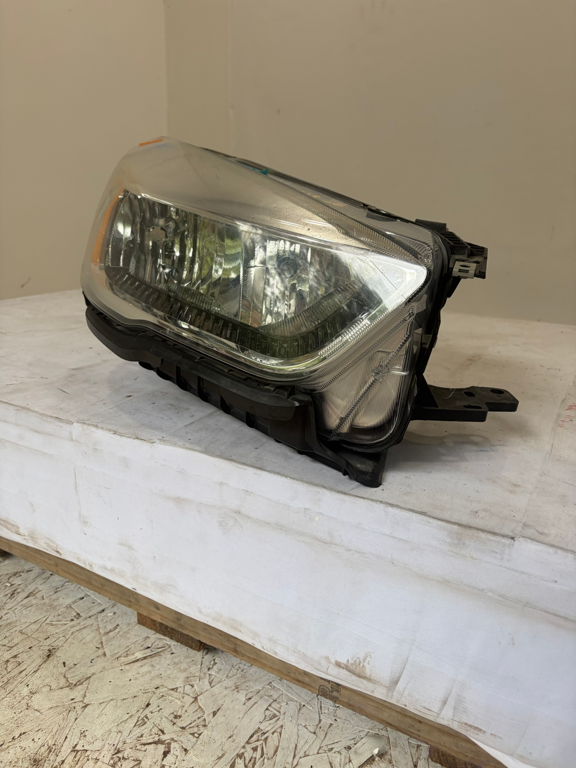 2017-2019 Ford Escape Passenger Side Headlight
