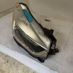 2017-2019 Ford Escape Passenger Side Headlight - Image 4