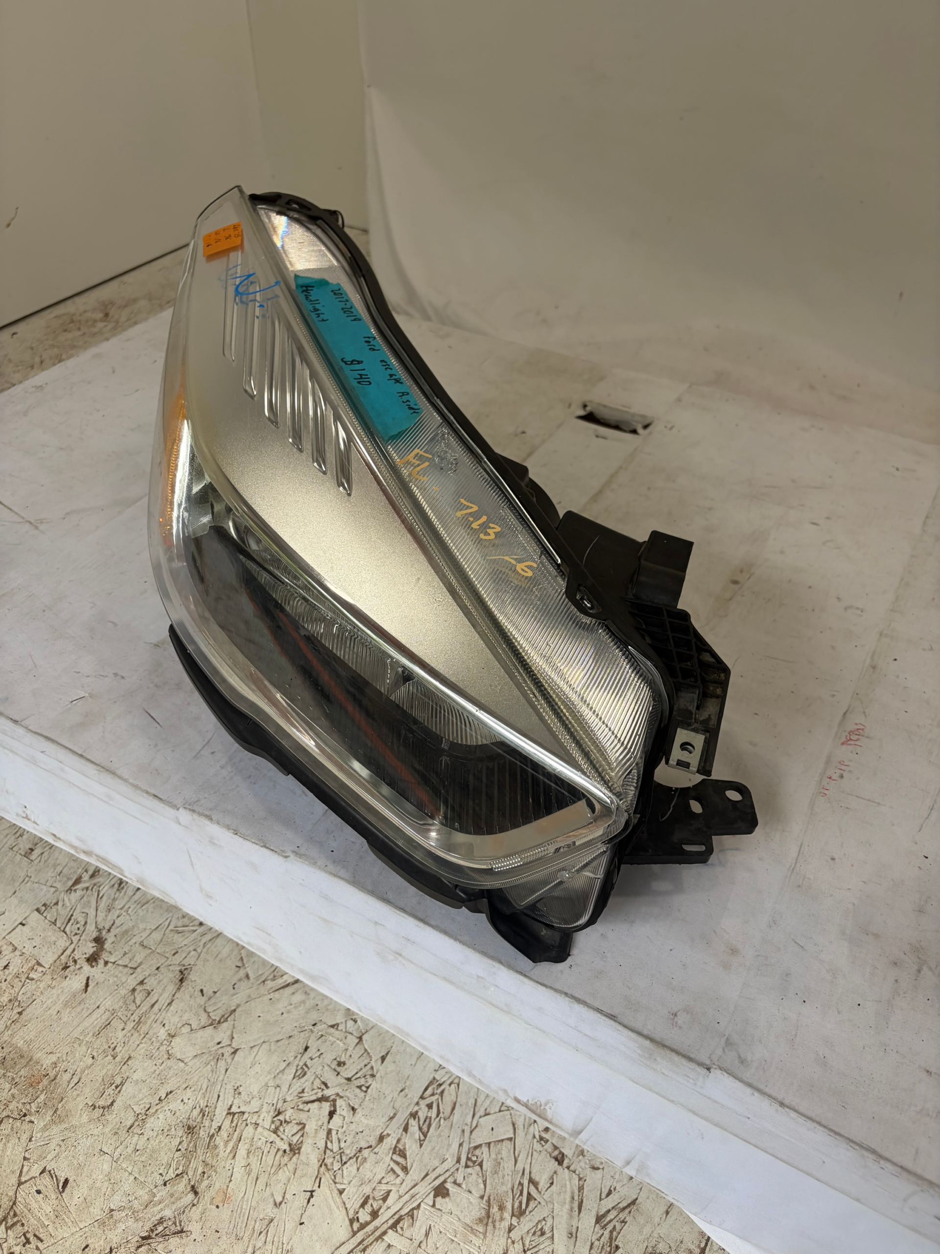 2017-2019 Ford Escape Passenger Side Headlight