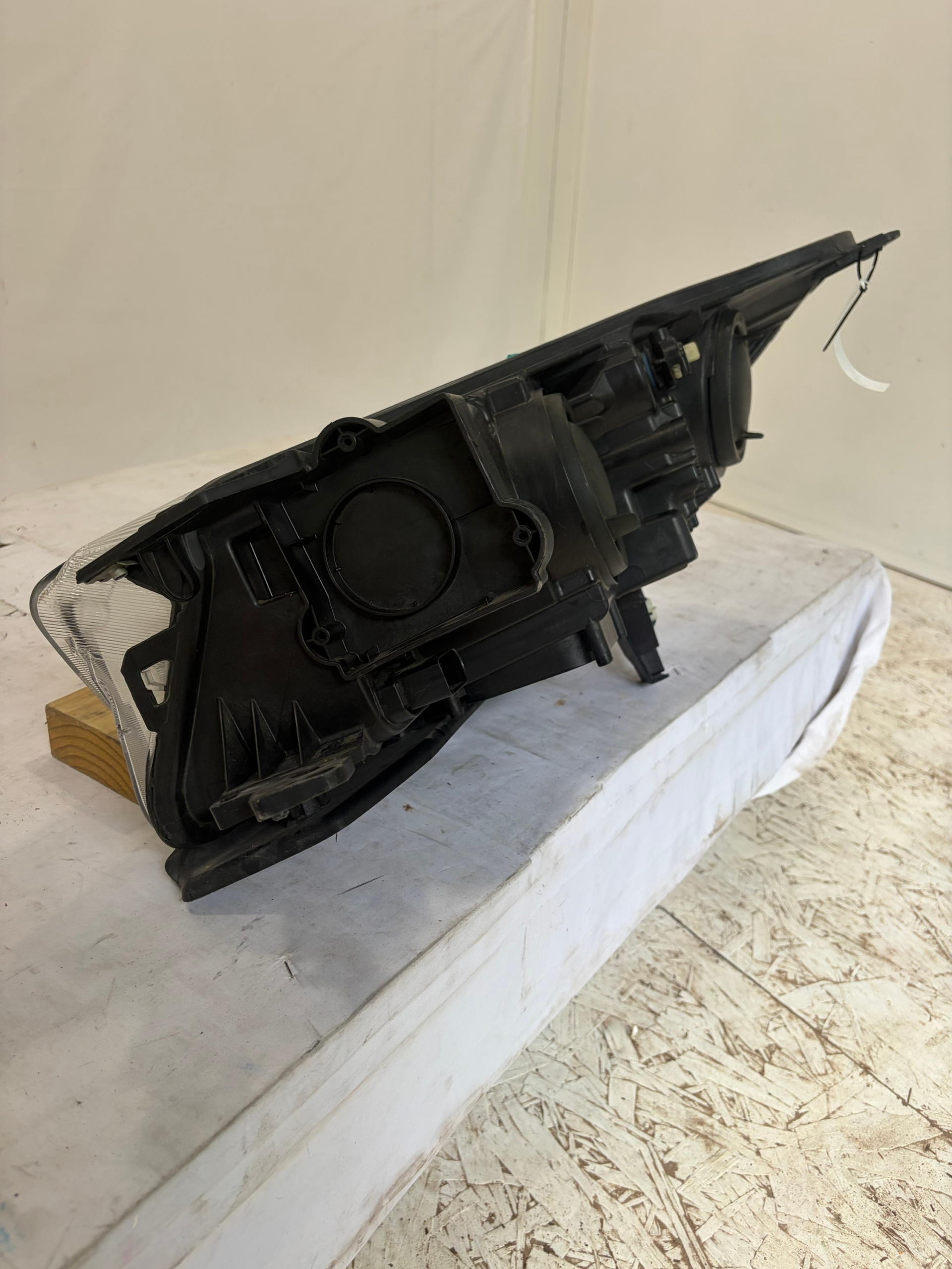 2017-2019 Ford Escape Passenger Side Headlight