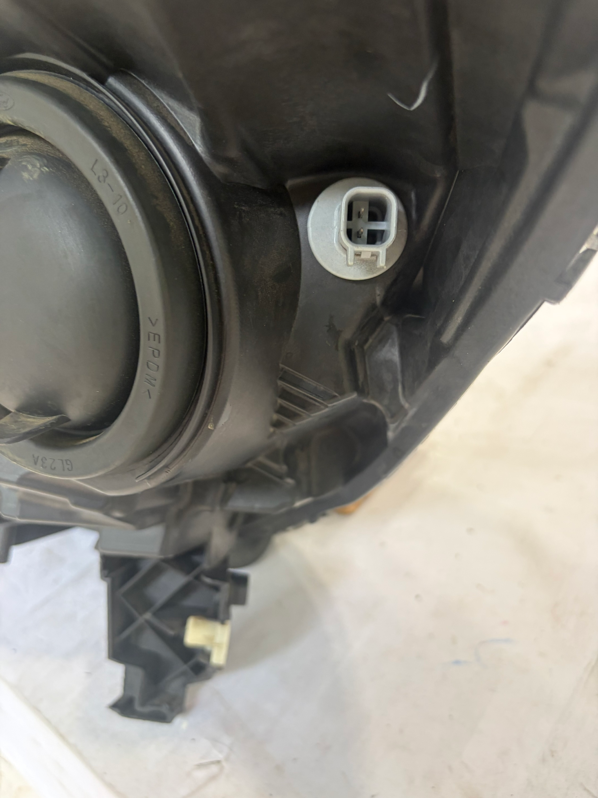 2017-2019 Ford Escape Passenger Side Headlight