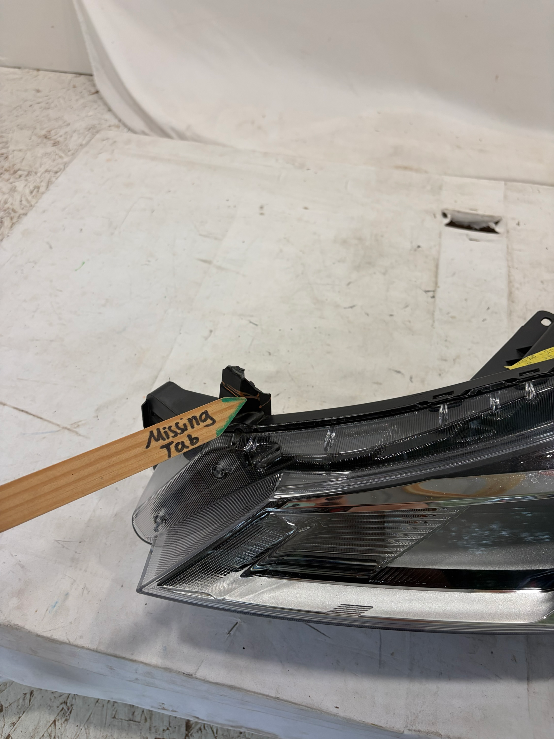 2020-2024 Nissan Kicks Driver Side Headlight