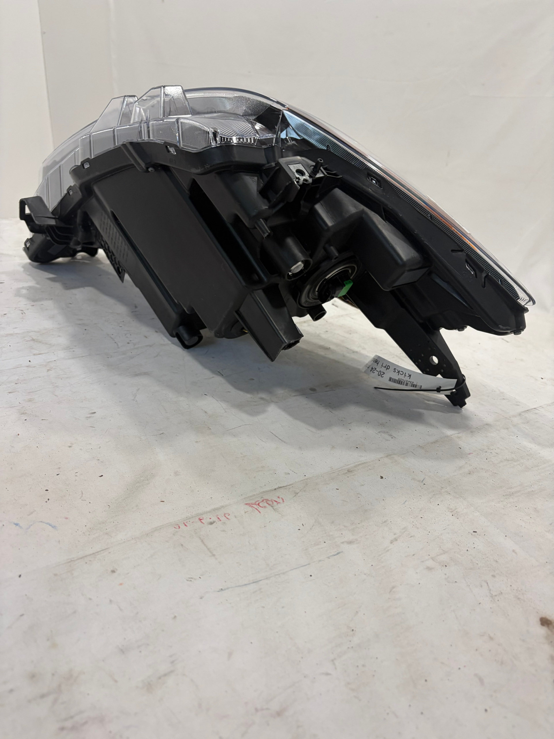 2020-2024 Nissan Kicks Driver Side Headlight