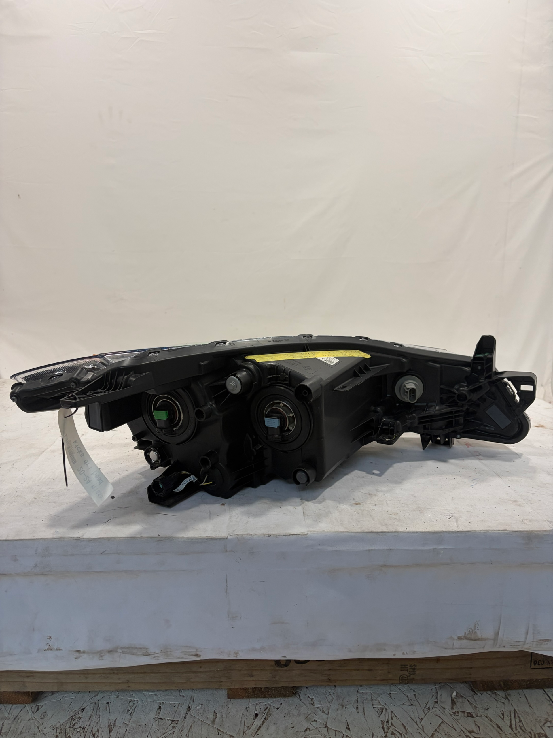 2020-2024 Nissan Kicks Driver Side Headlight