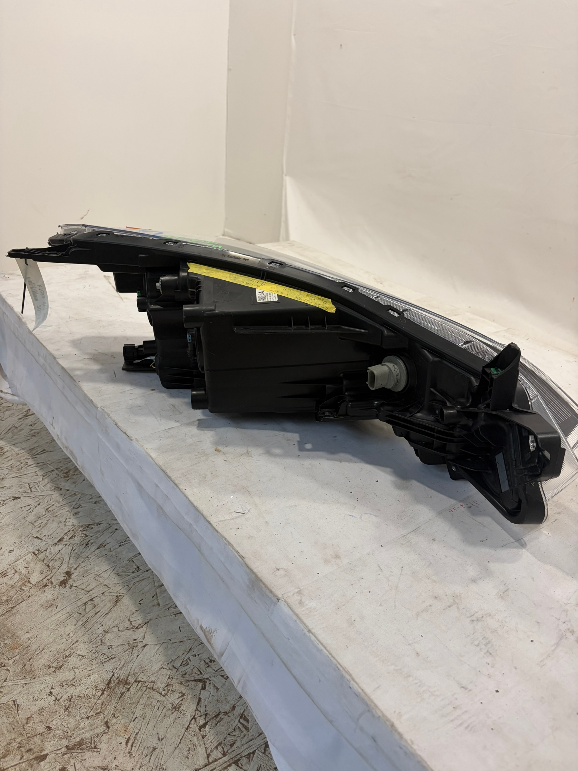 2020-2024 Nissan Kicks Driver Side Headlight
