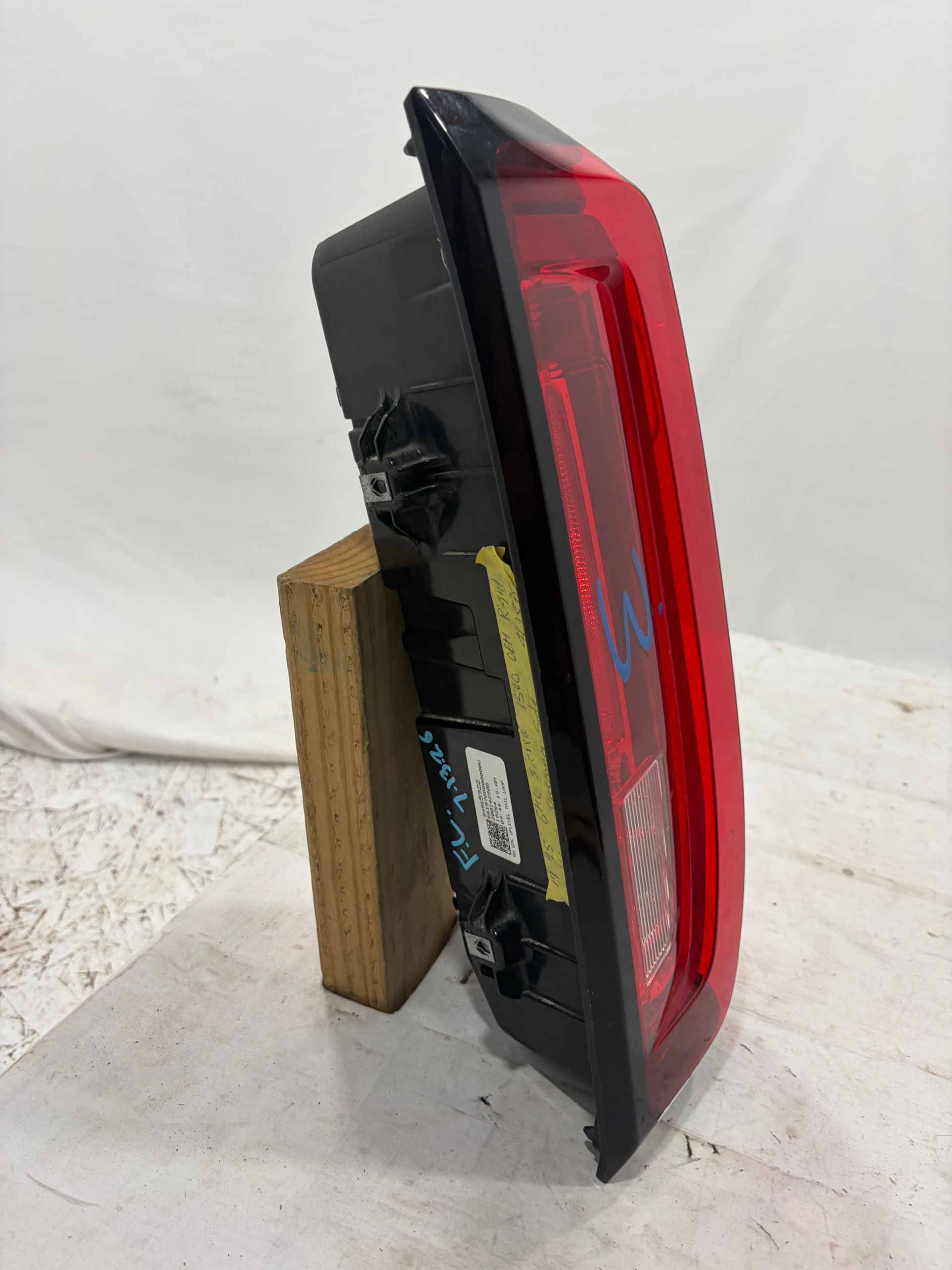 2019-2025 GMC Sierra 1500 Passenger Side Taillight