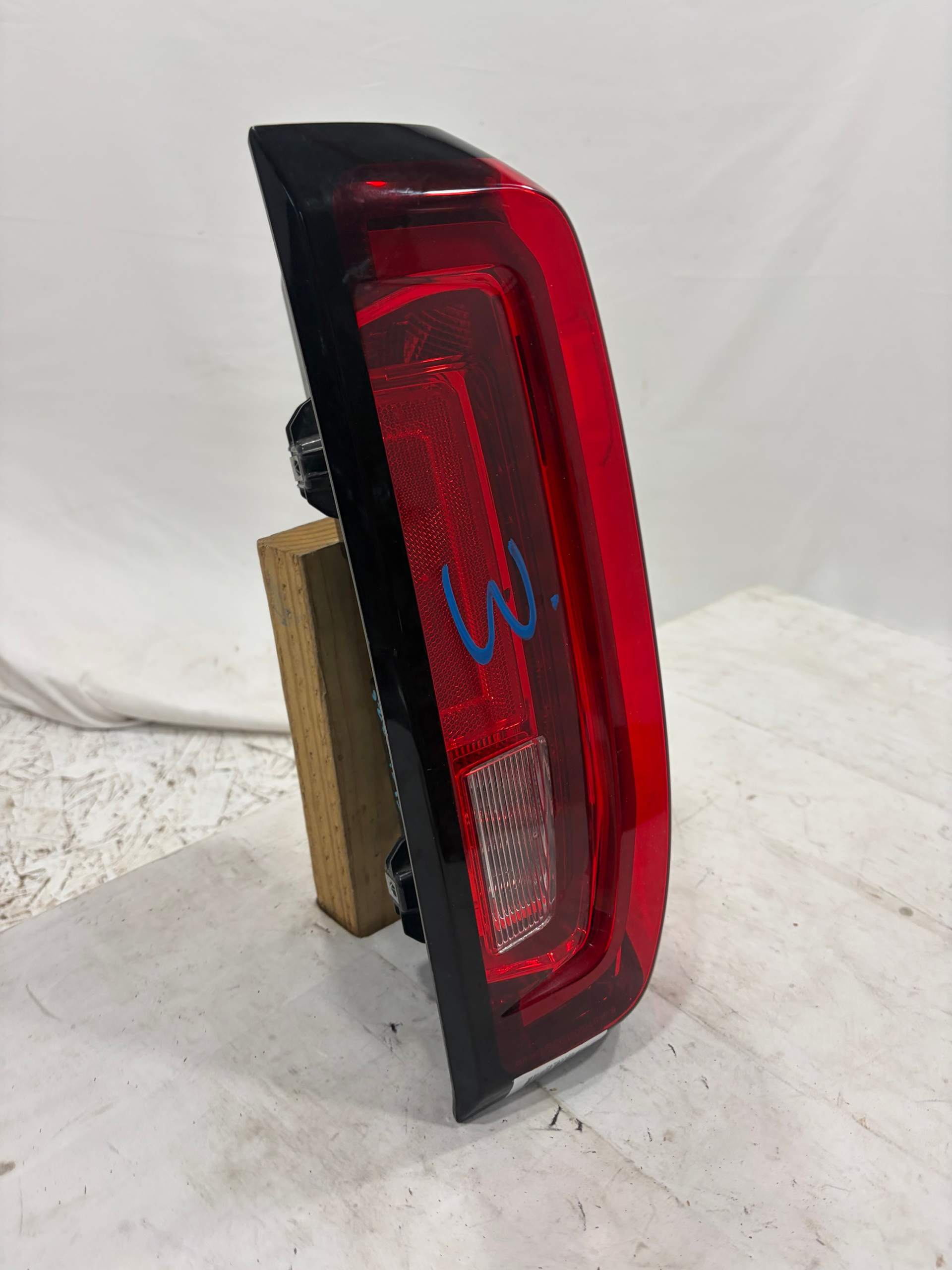 2019-2025 GMC Sierra 1500 Passenger Side Taillight
