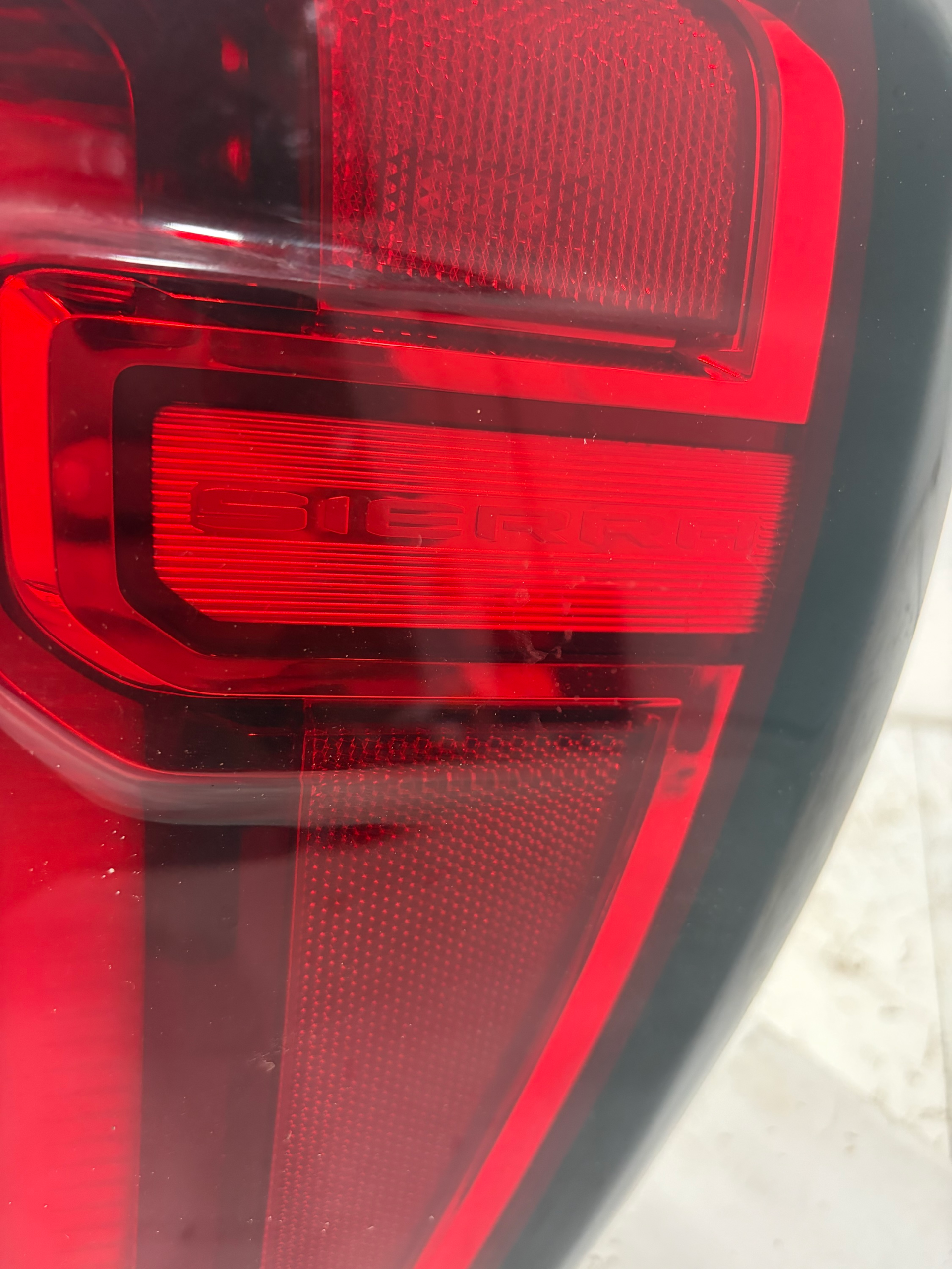 2019-2025 GMC Sierra 1500 Passenger Side Taillight