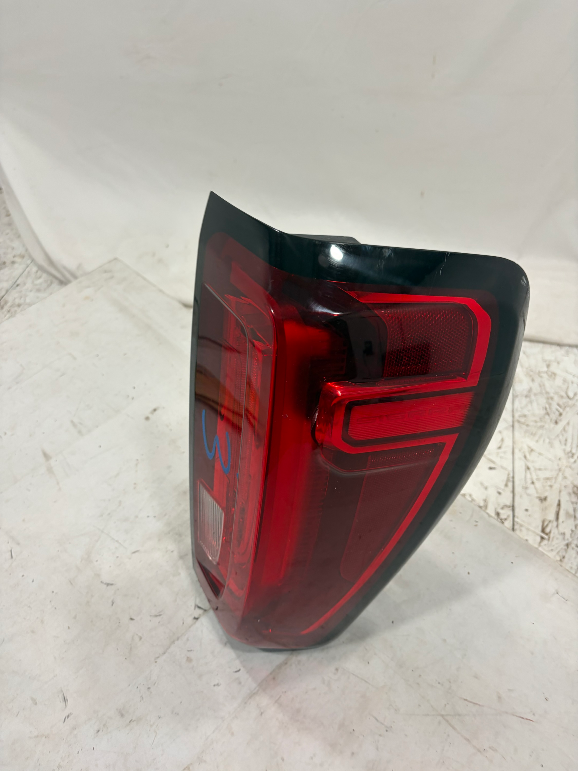 2019-2025 GMC Sierra 1500 Passenger Side Taillight
