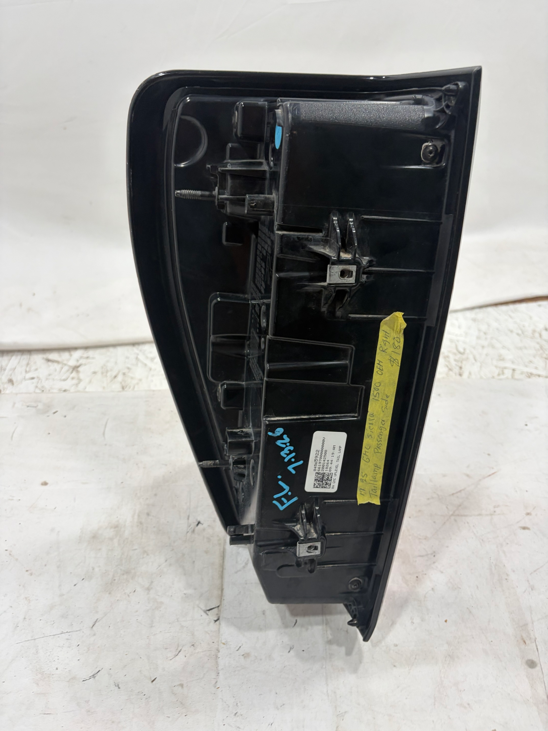 2019-2025 GMC Sierra 1500 Passenger Side Taillight