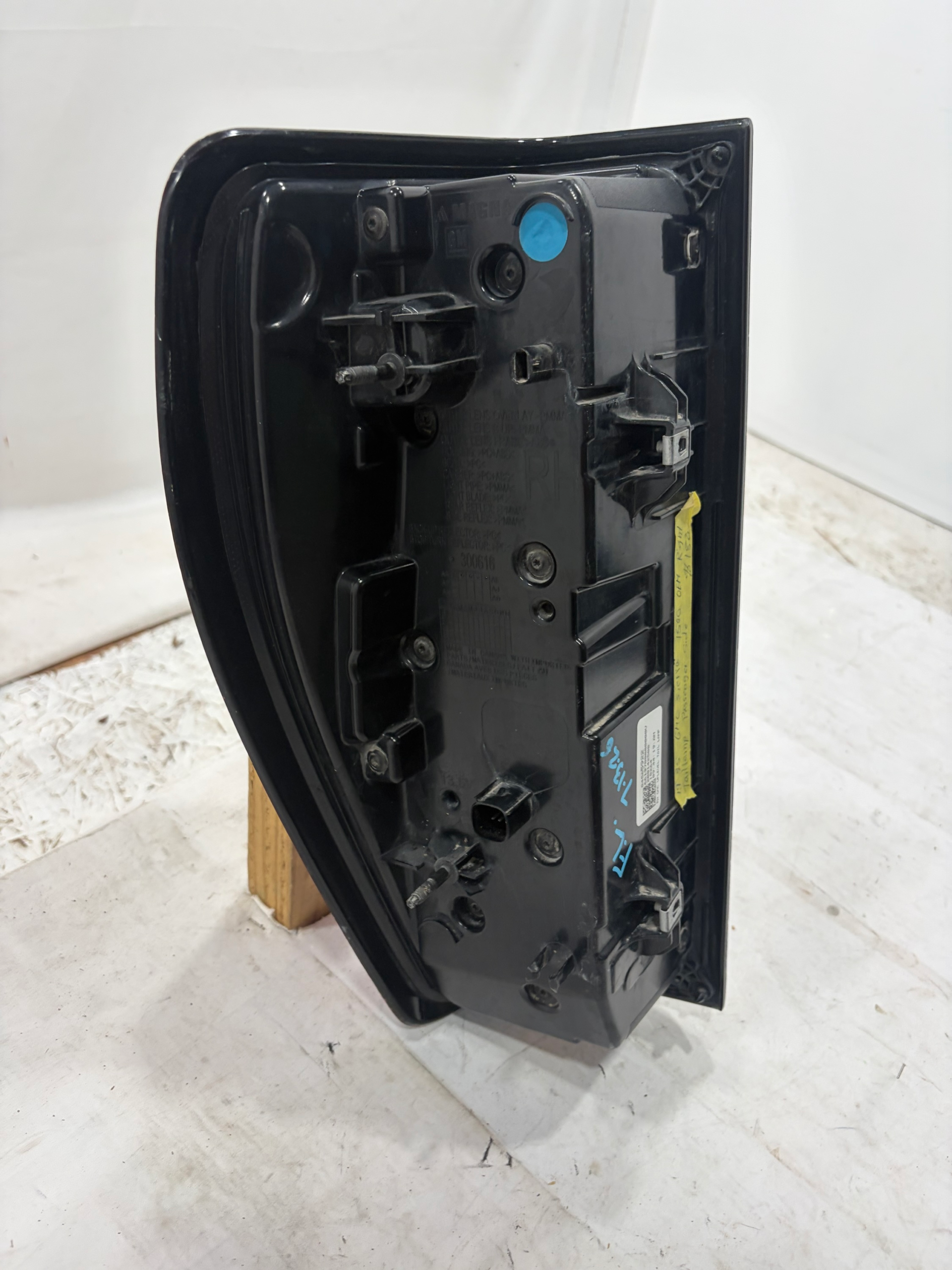2019-2025 GMC Sierra 1500 Passenger Side Taillight