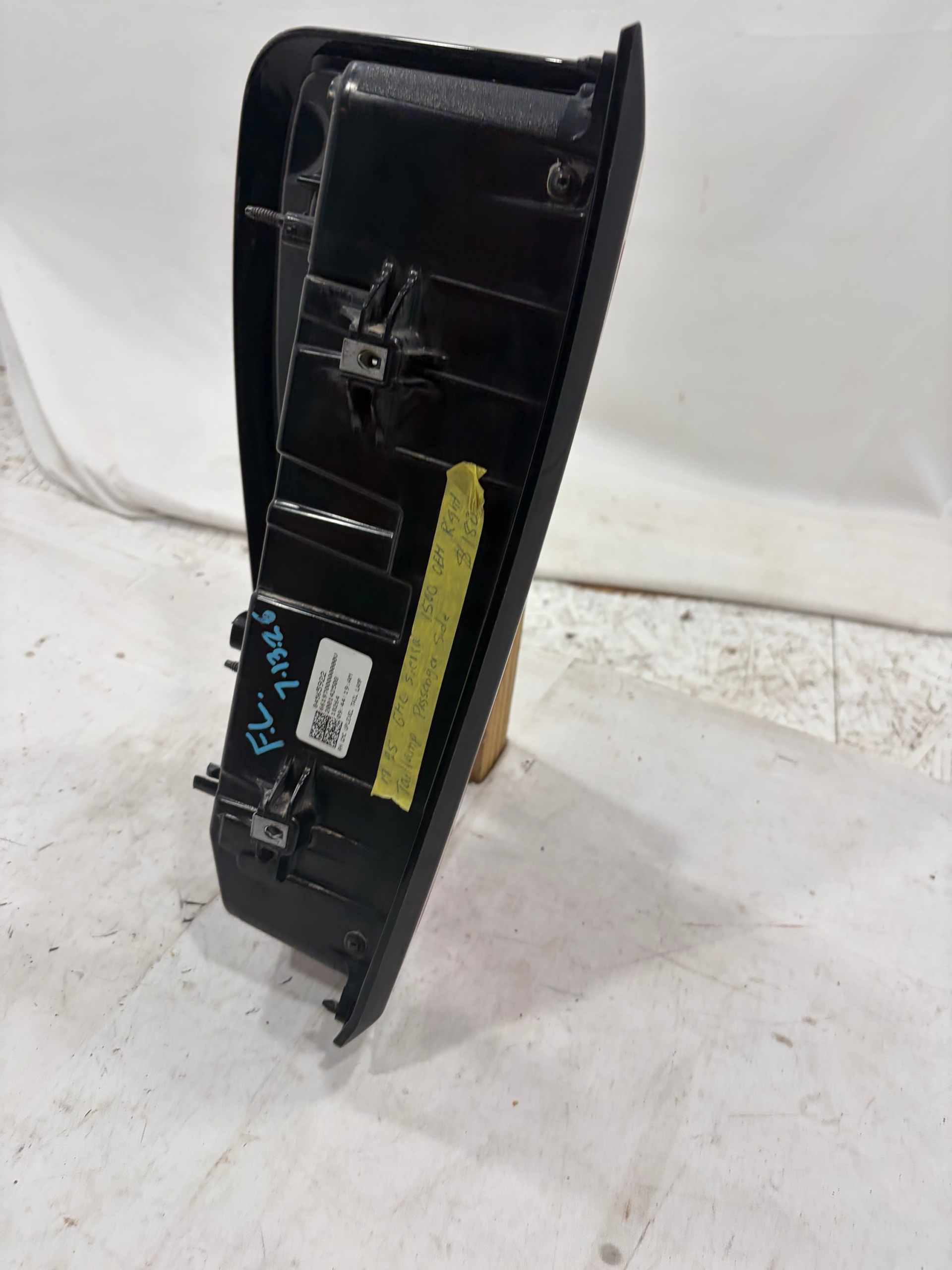 2019-2025 GMC Sierra 1500 Passenger Side Taillight