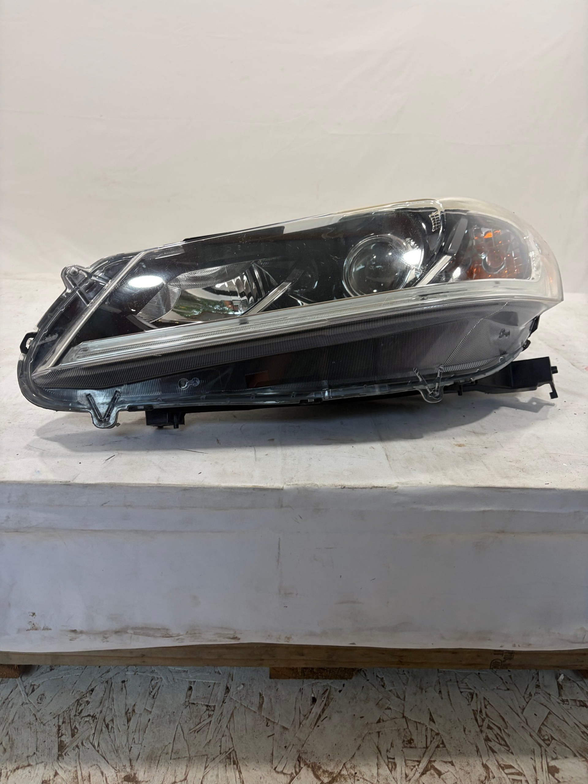 2016-2017 Honda Accord Halogen Driver Side Headlight