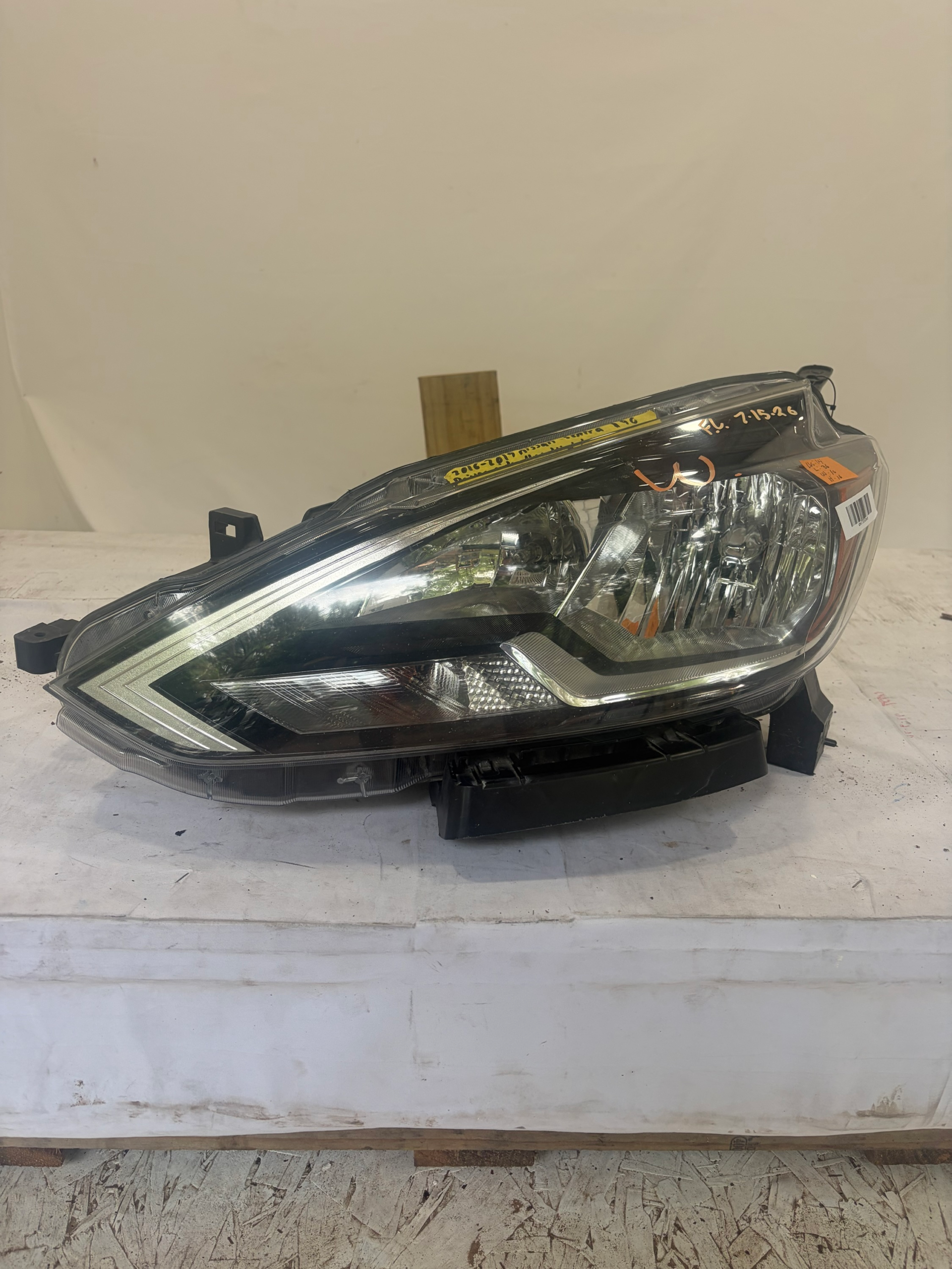 2016-2019 Nissan Sentra Driver Side Headlight