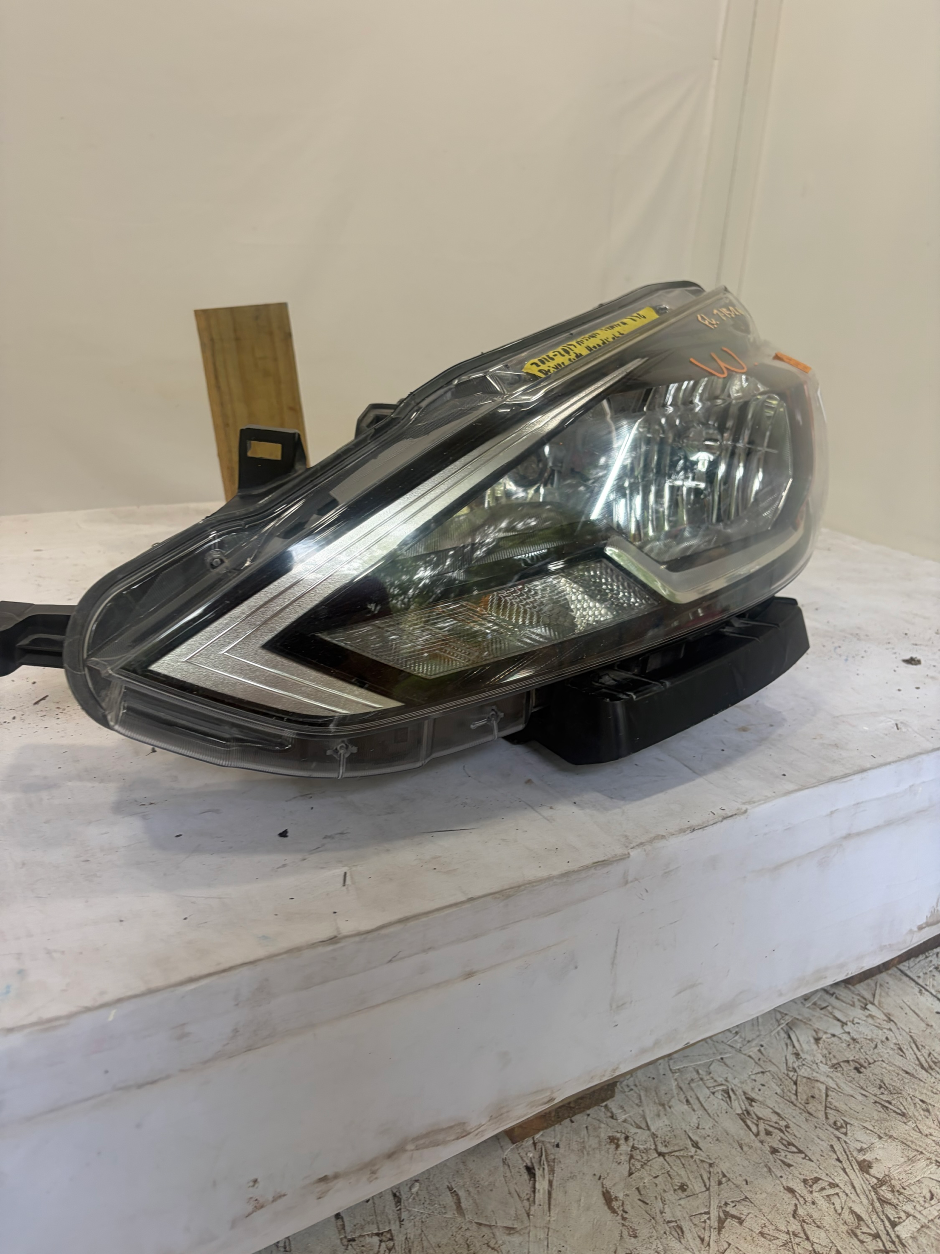 2016-2019 Nissan Sentra Driver Side Headlight