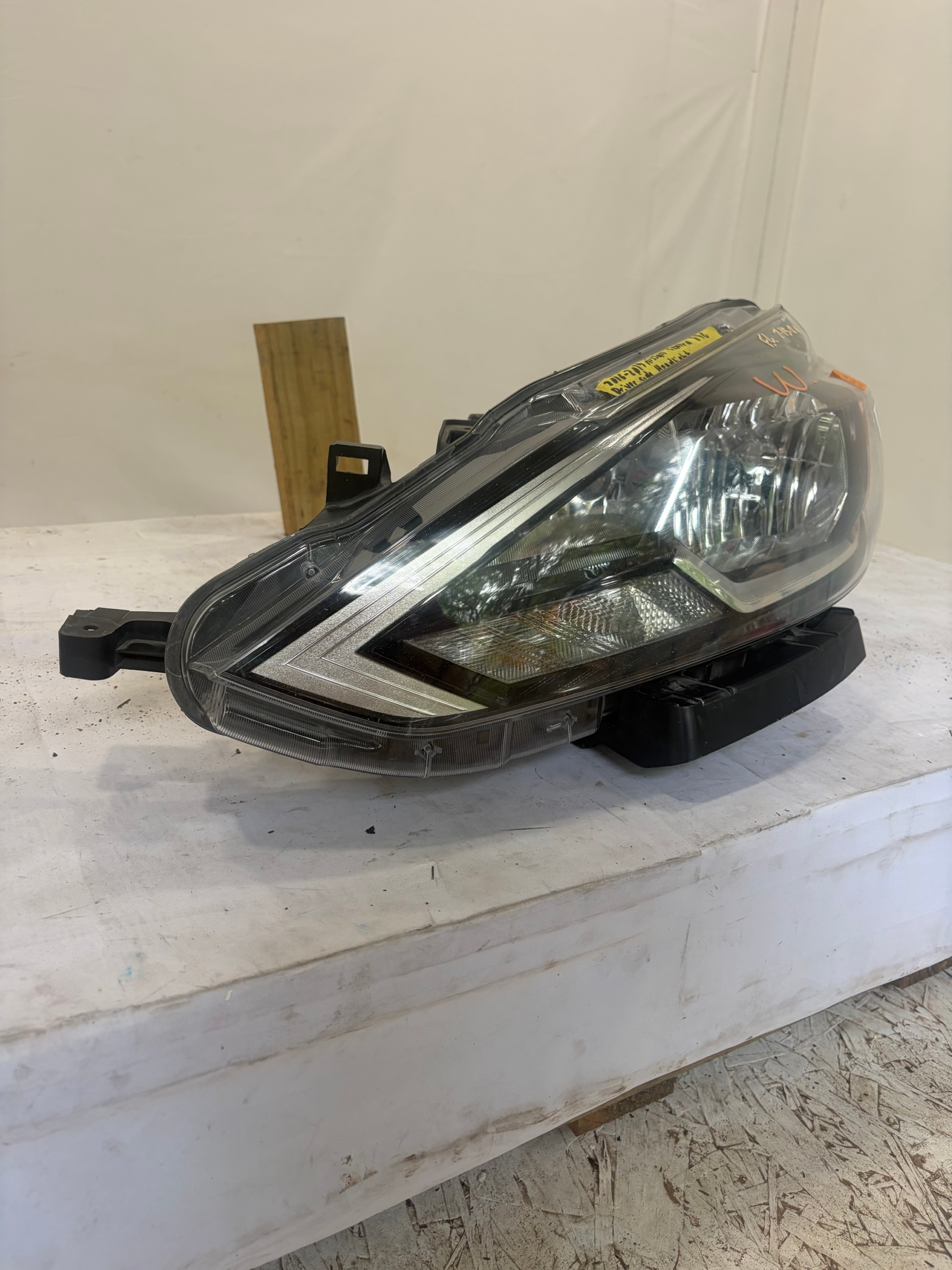 2016-2019 Nissan Sentra Driver Side Headlight