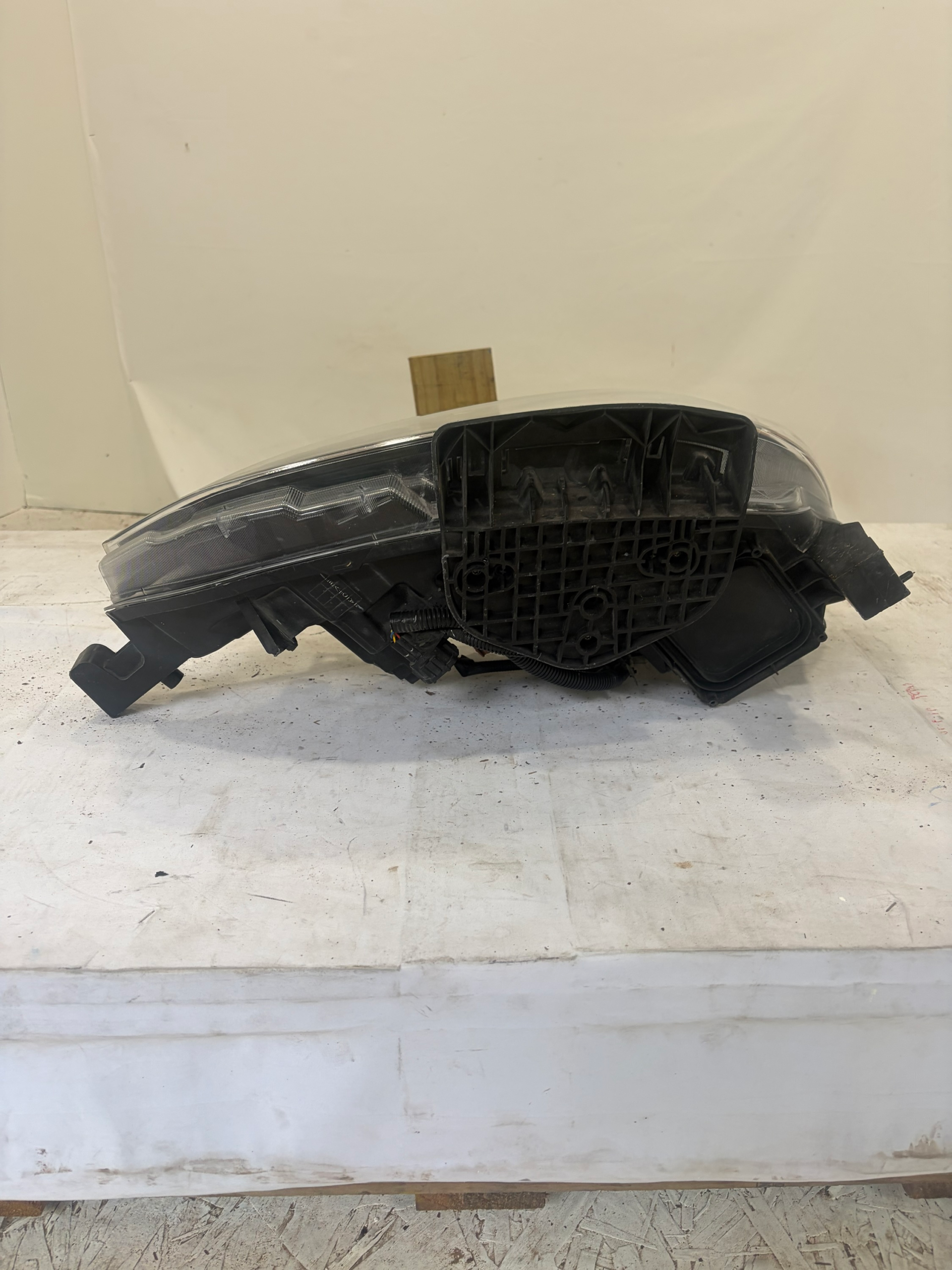 2016-2019 Nissan Sentra Driver Side Headlight