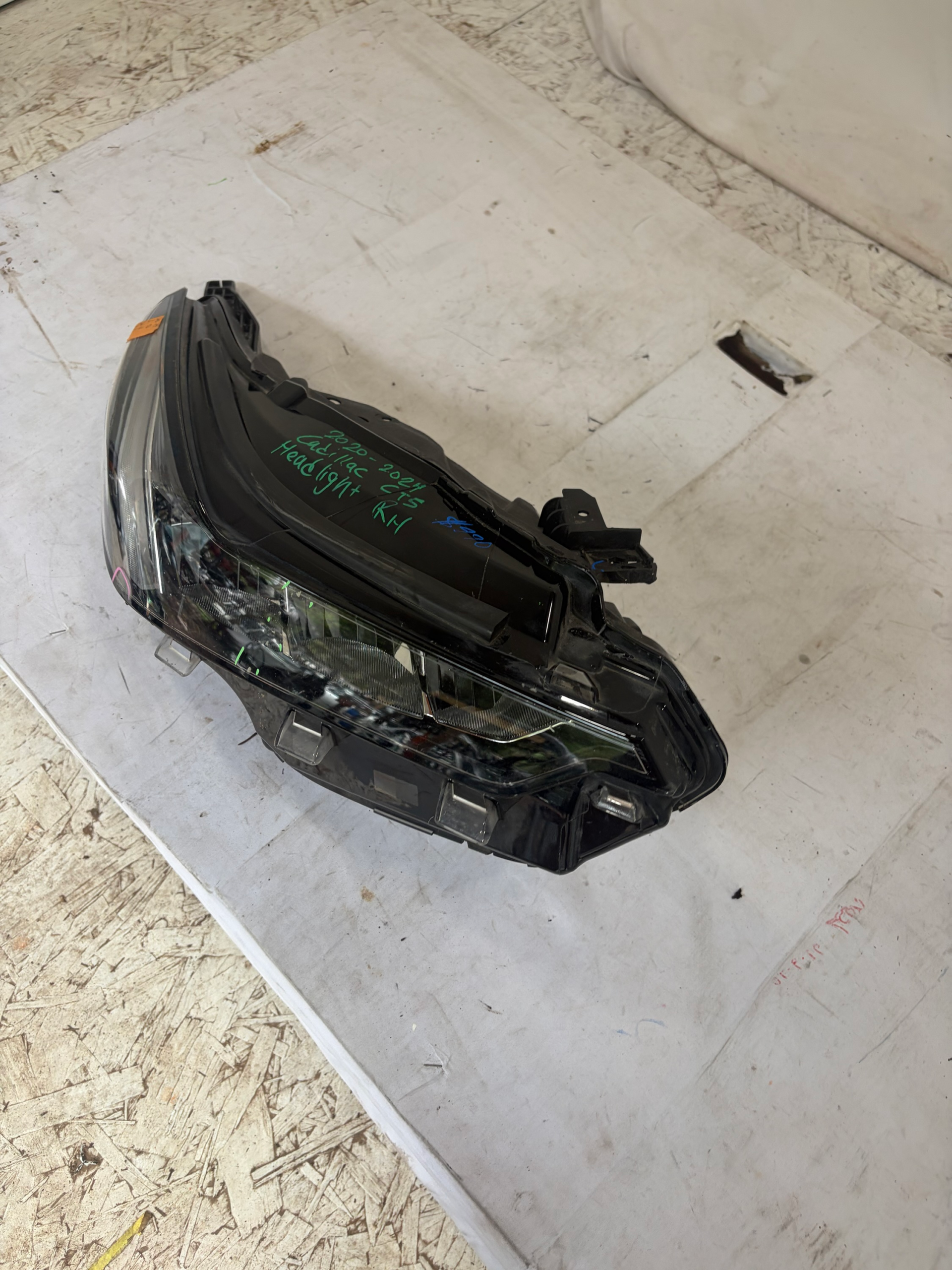 2020-2024 Cadillac CT5 Passenger Side Headlight