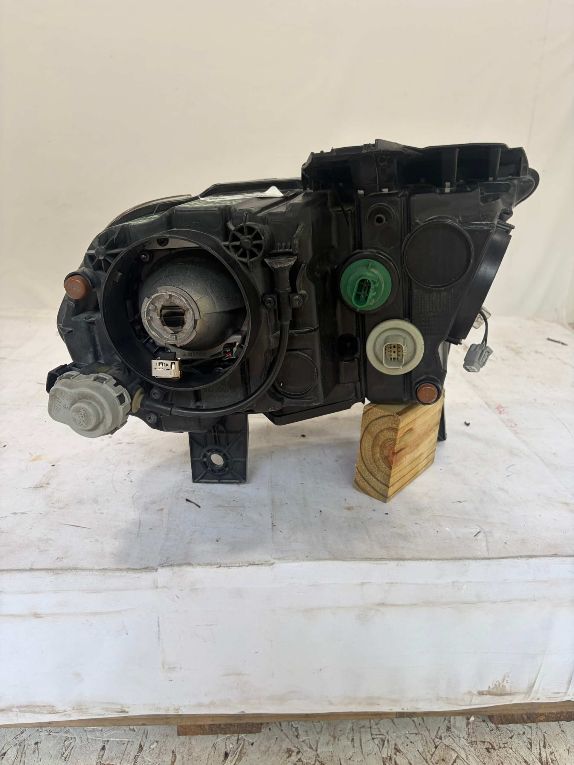 2016-2020 Dodge Durango Driver Side Headlight