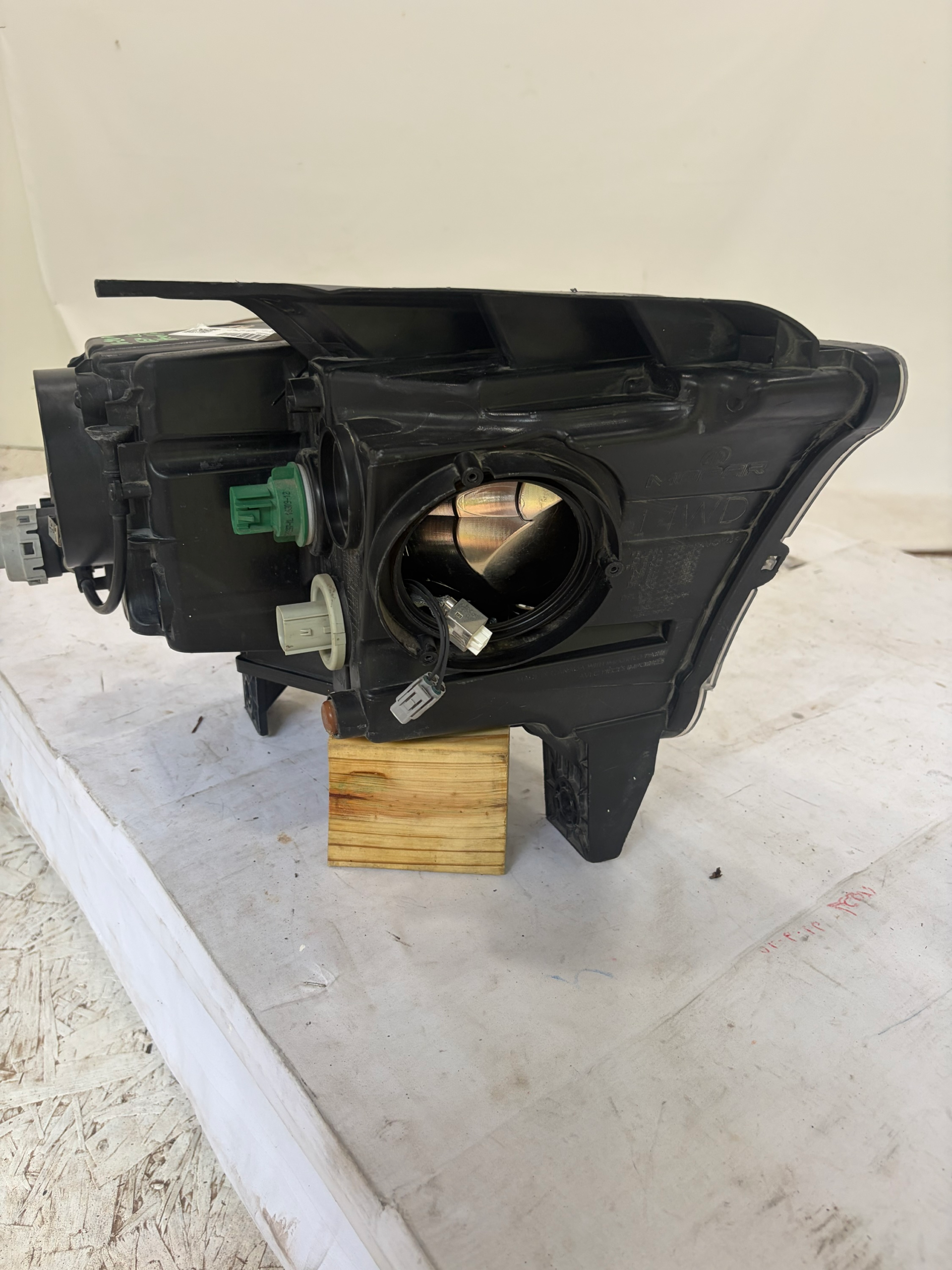 2016-2020 Dodge Durango Driver Side Headlight