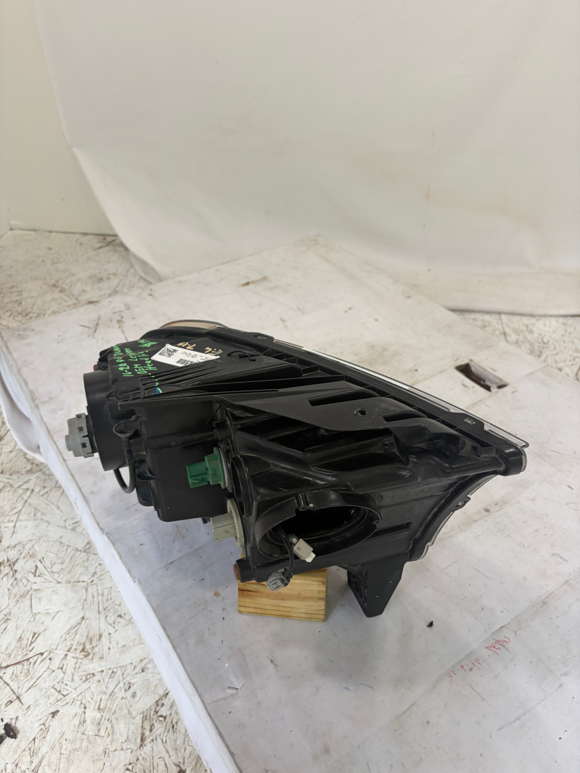 2016-2020 Dodge Durango Driver Side Headlight