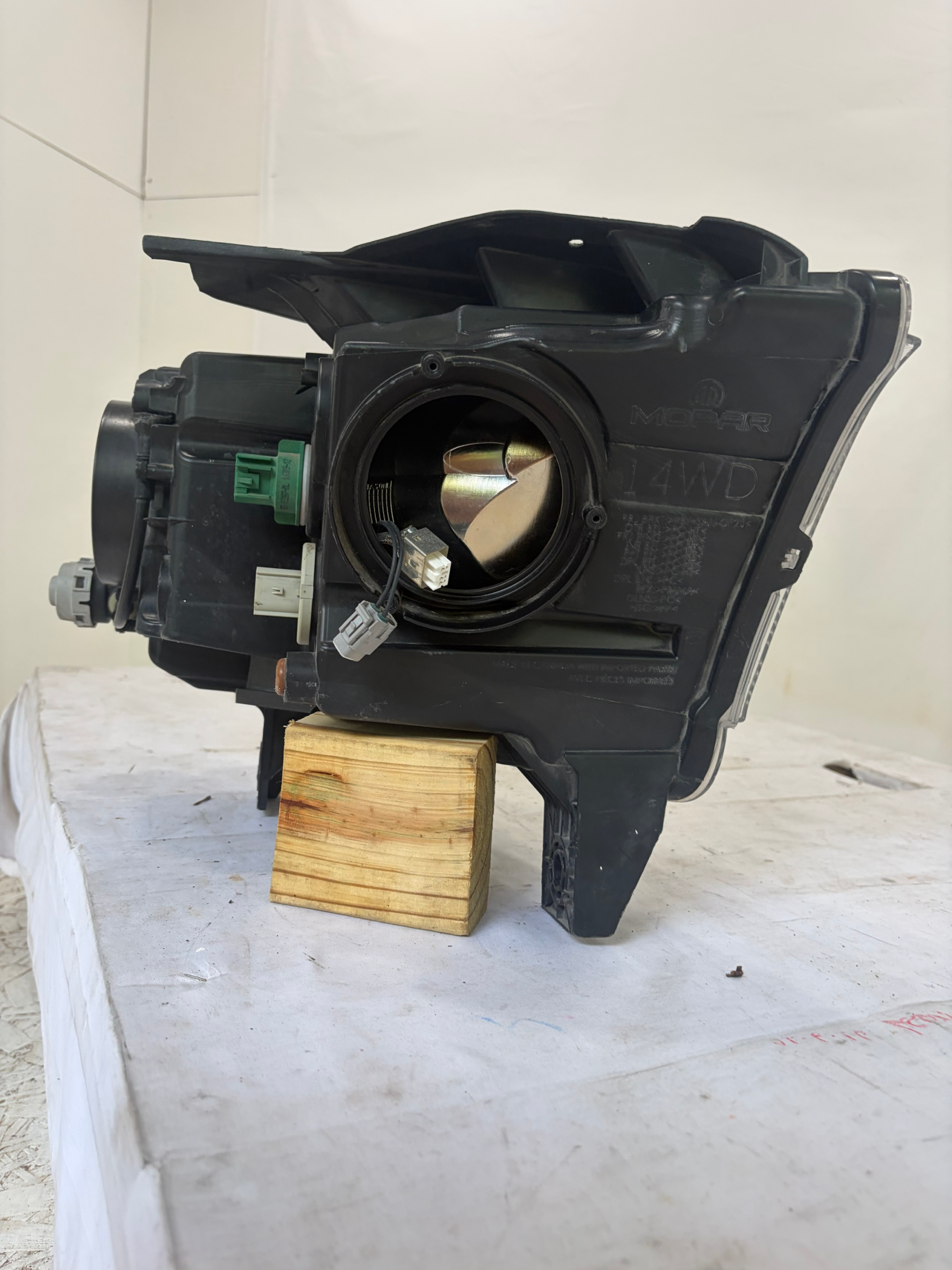 2016-2020 Dodge Durango Driver Side Headlight
