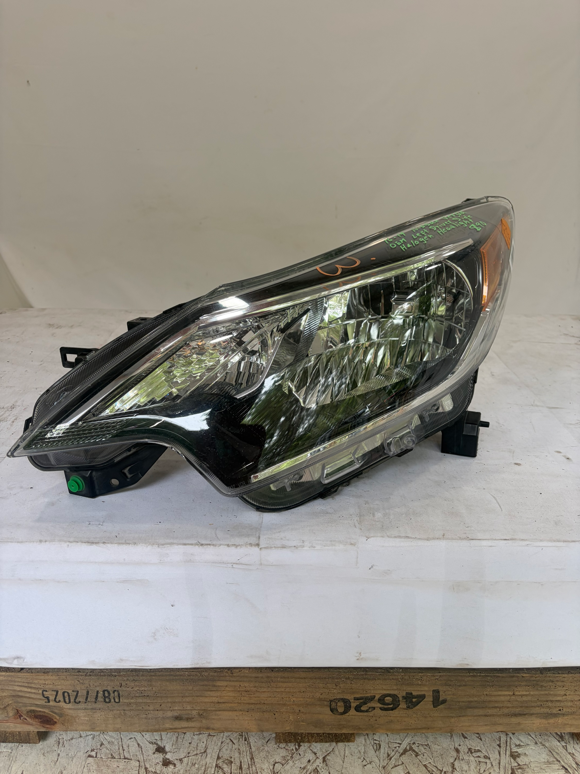 2016-2019 Nissan Versa Halogen Driver Side Headlight