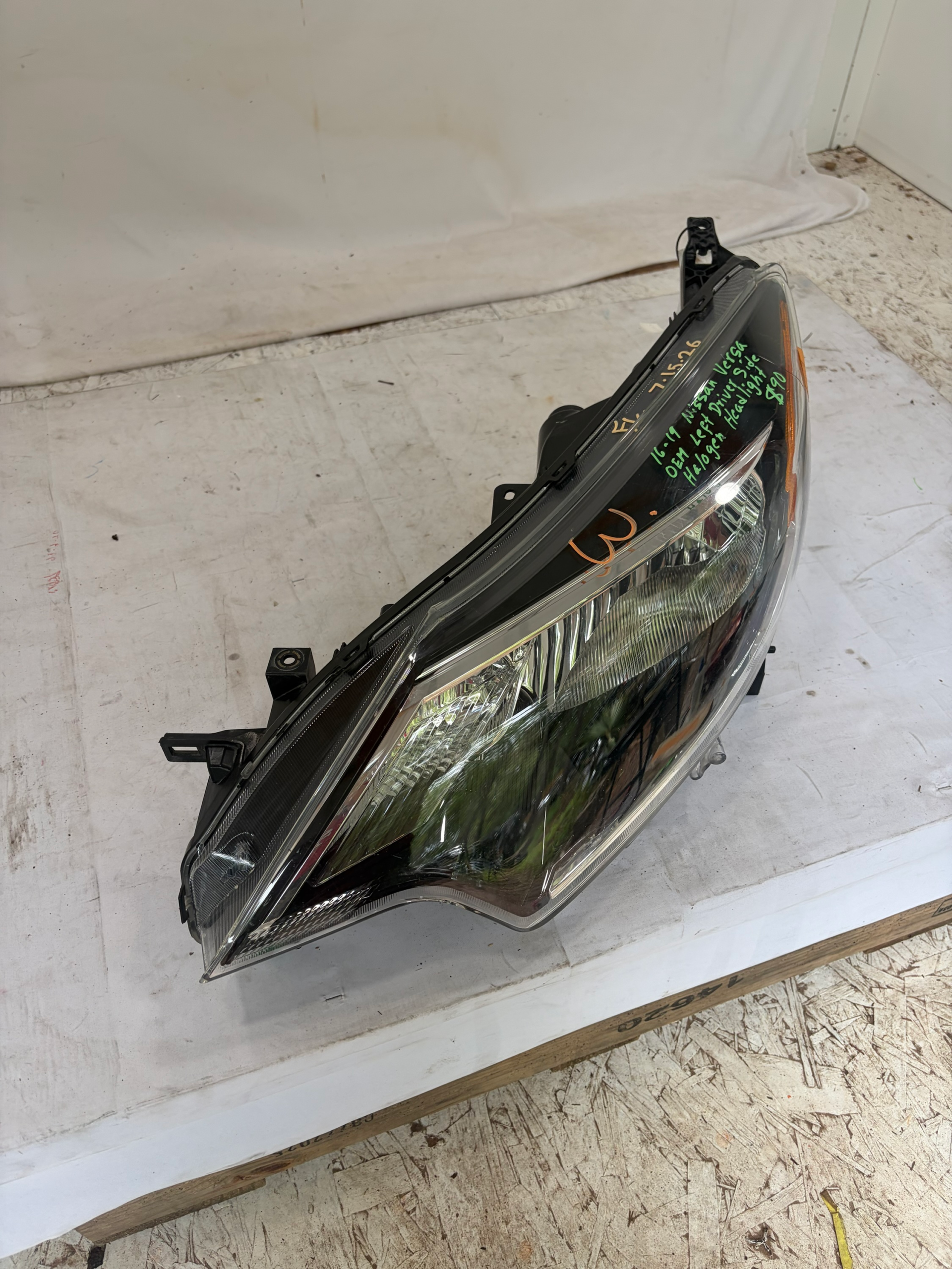 2016-2019 Nissan Versa Halogen Driver Side Headlight