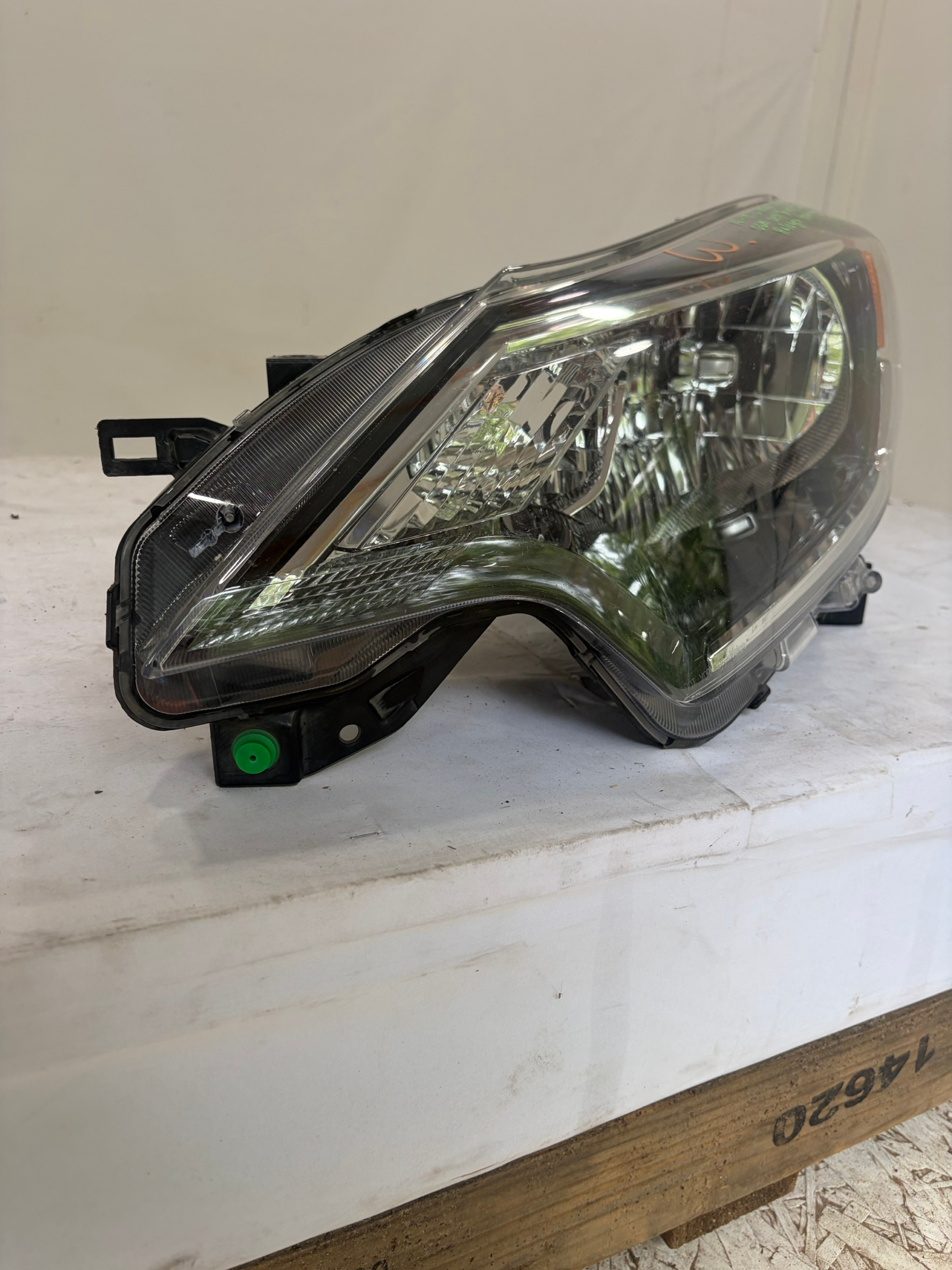 2016-2019 Nissan Versa Halogen Driver Side Headlight