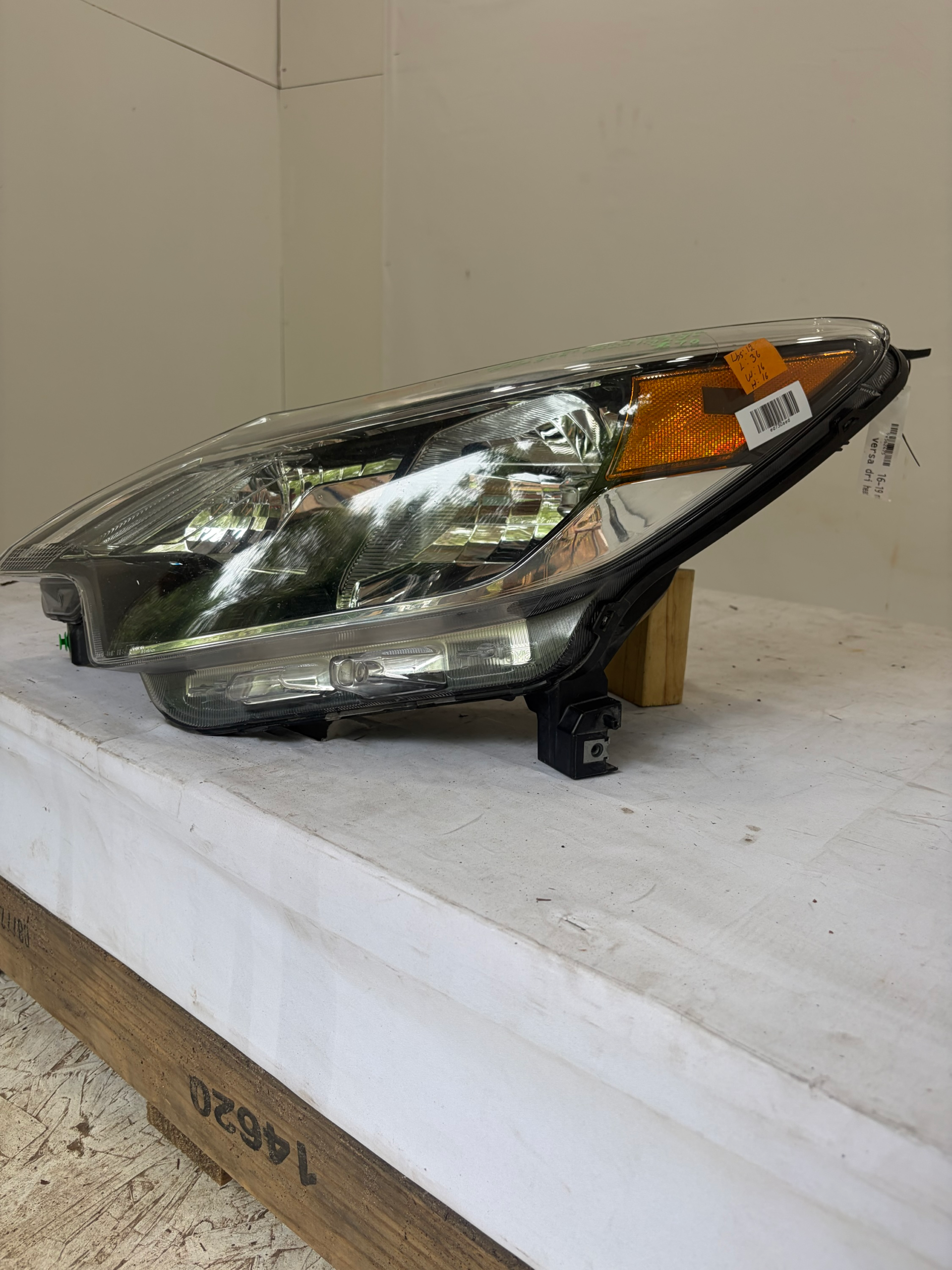 2016-2019 Nissan Versa Halogen Driver Side Headlight