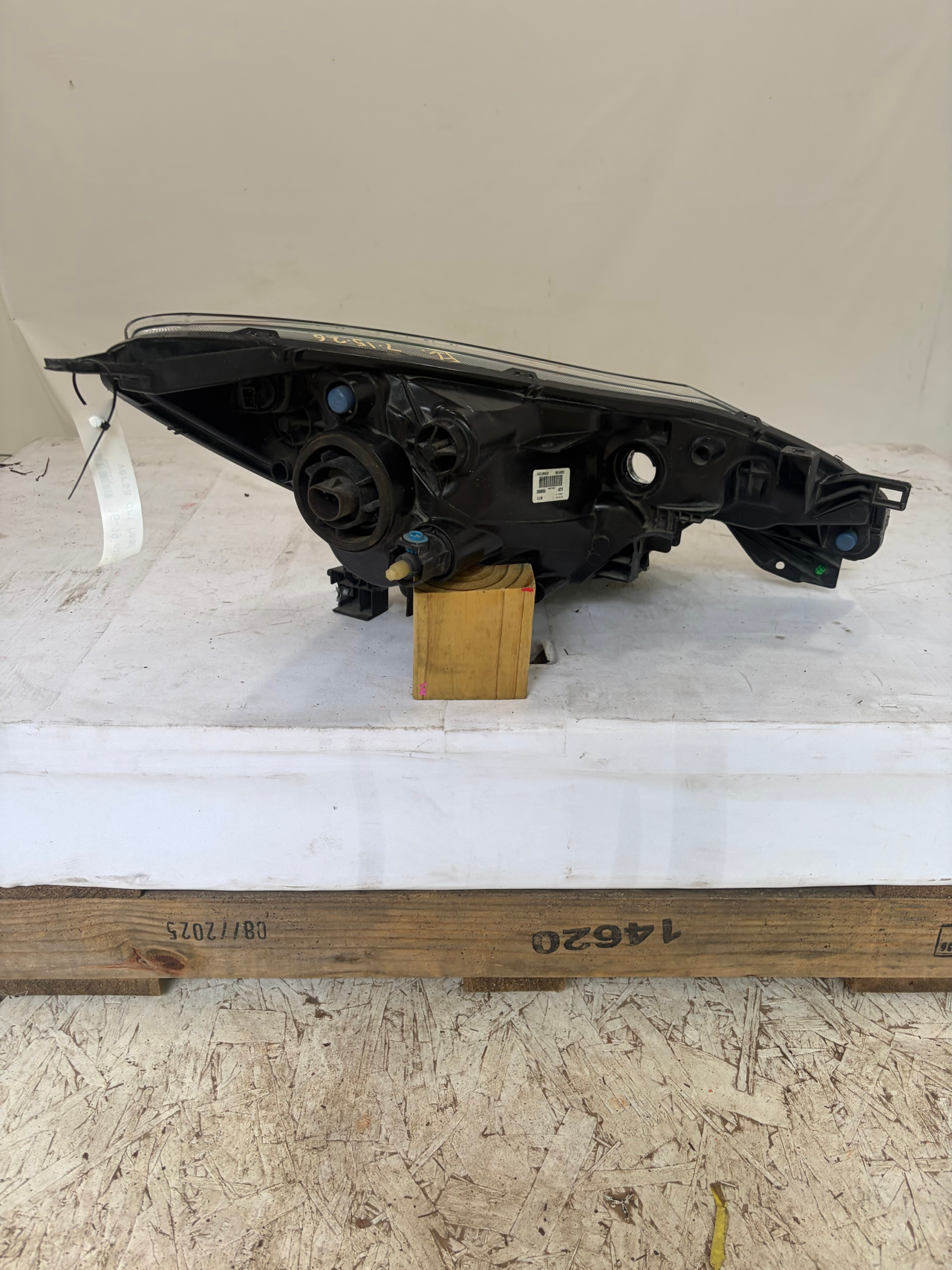 2016-2019 Nissan Versa Halogen Driver Side Headlight