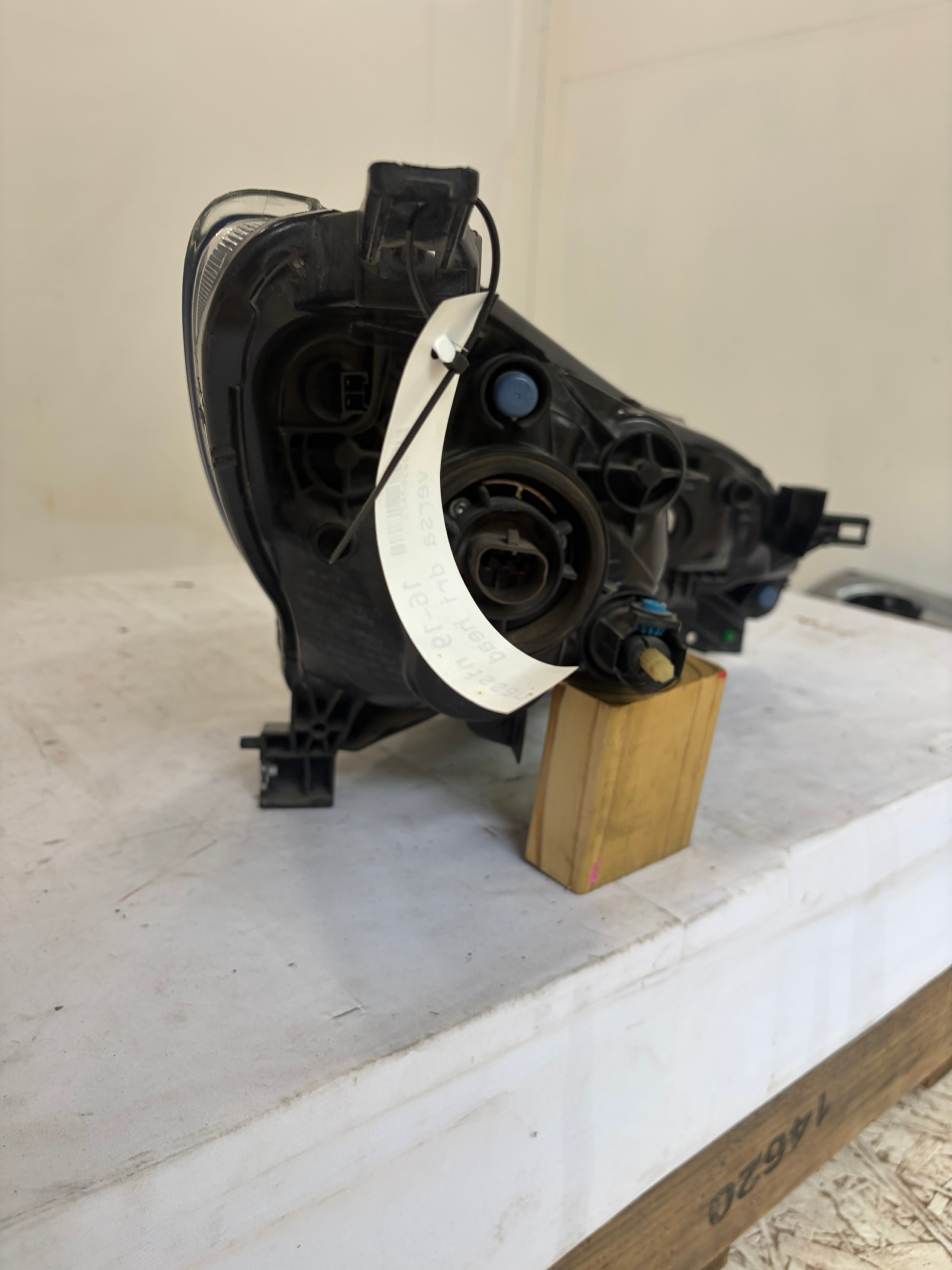 2016-2019 Nissan Versa Halogen Driver Side Headlight