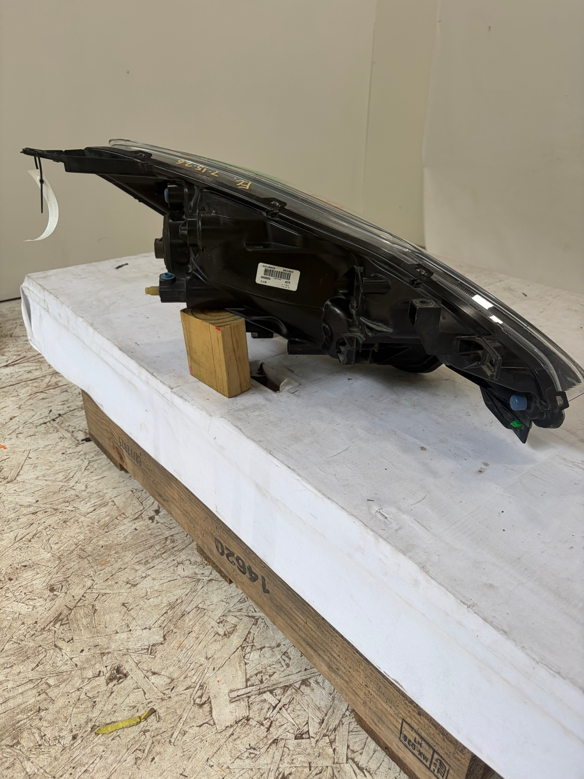 2016-2019 Nissan Versa Halogen Driver Side Headlight