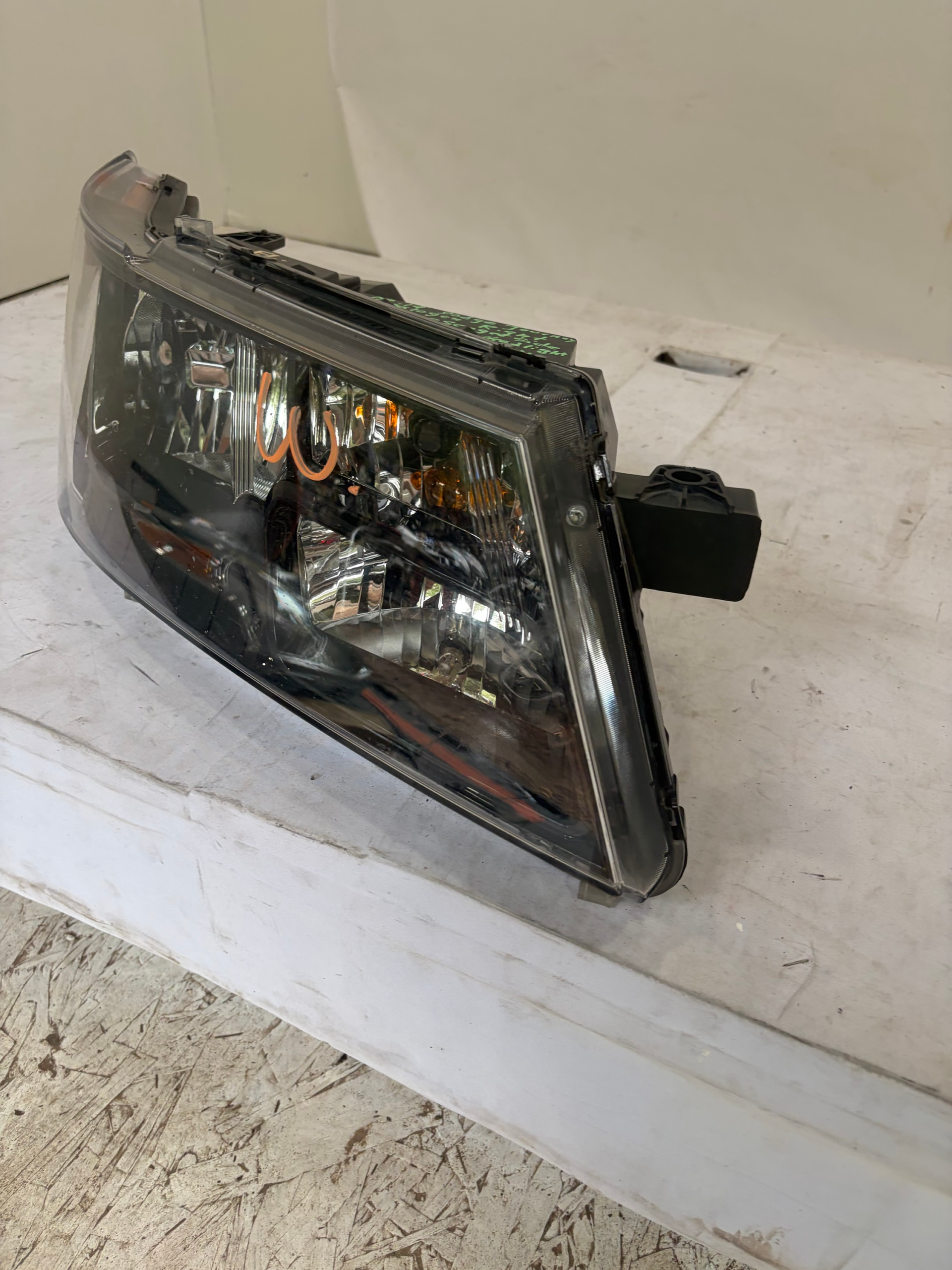 2008-2019 Dodge Journey Halogen Passenger Side Headlight