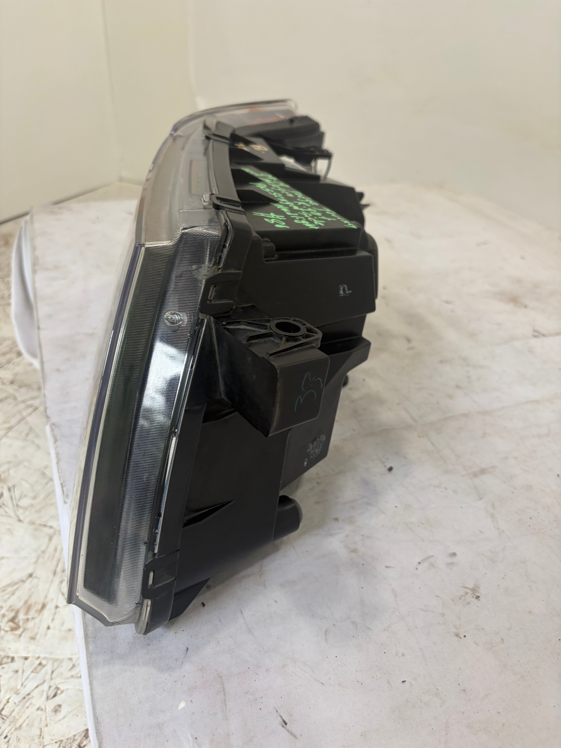 2008-2019 Dodge Journey Halogen Passenger Side Headlight
