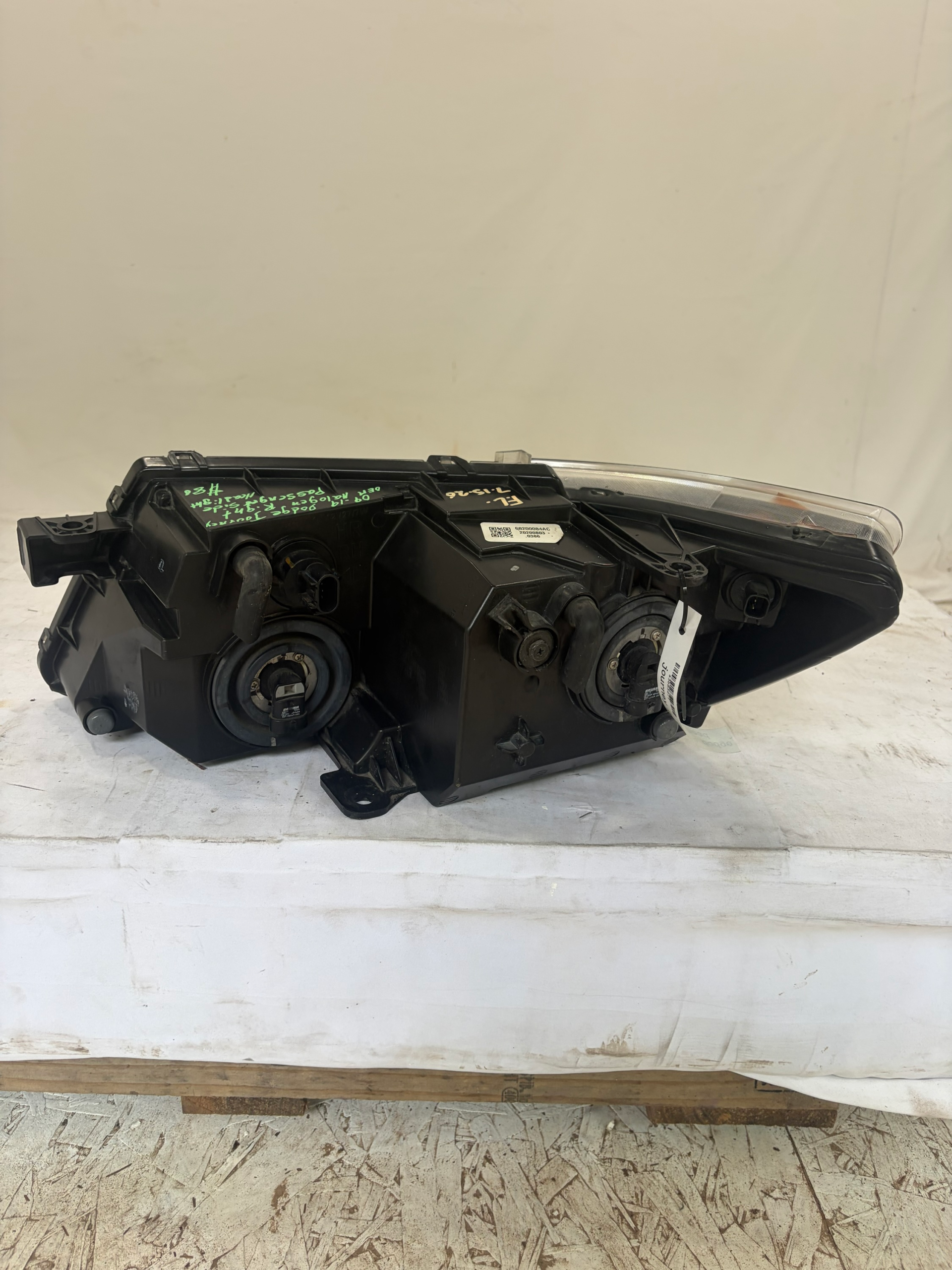 2008-2019 Dodge Journey Halogen Passenger Side Headlight