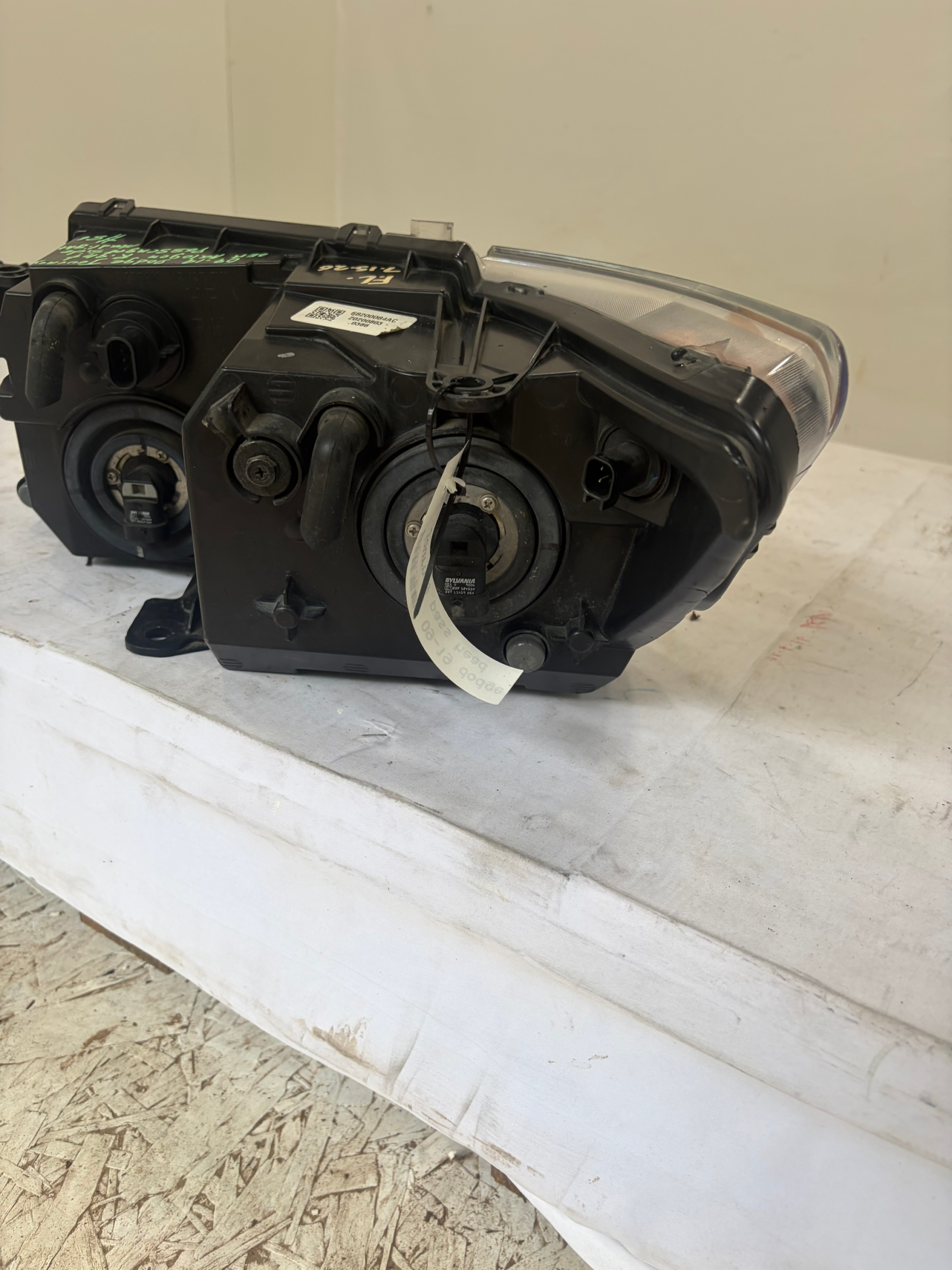 2008-2019 Dodge Journey Halogen Passenger Side Headlight
