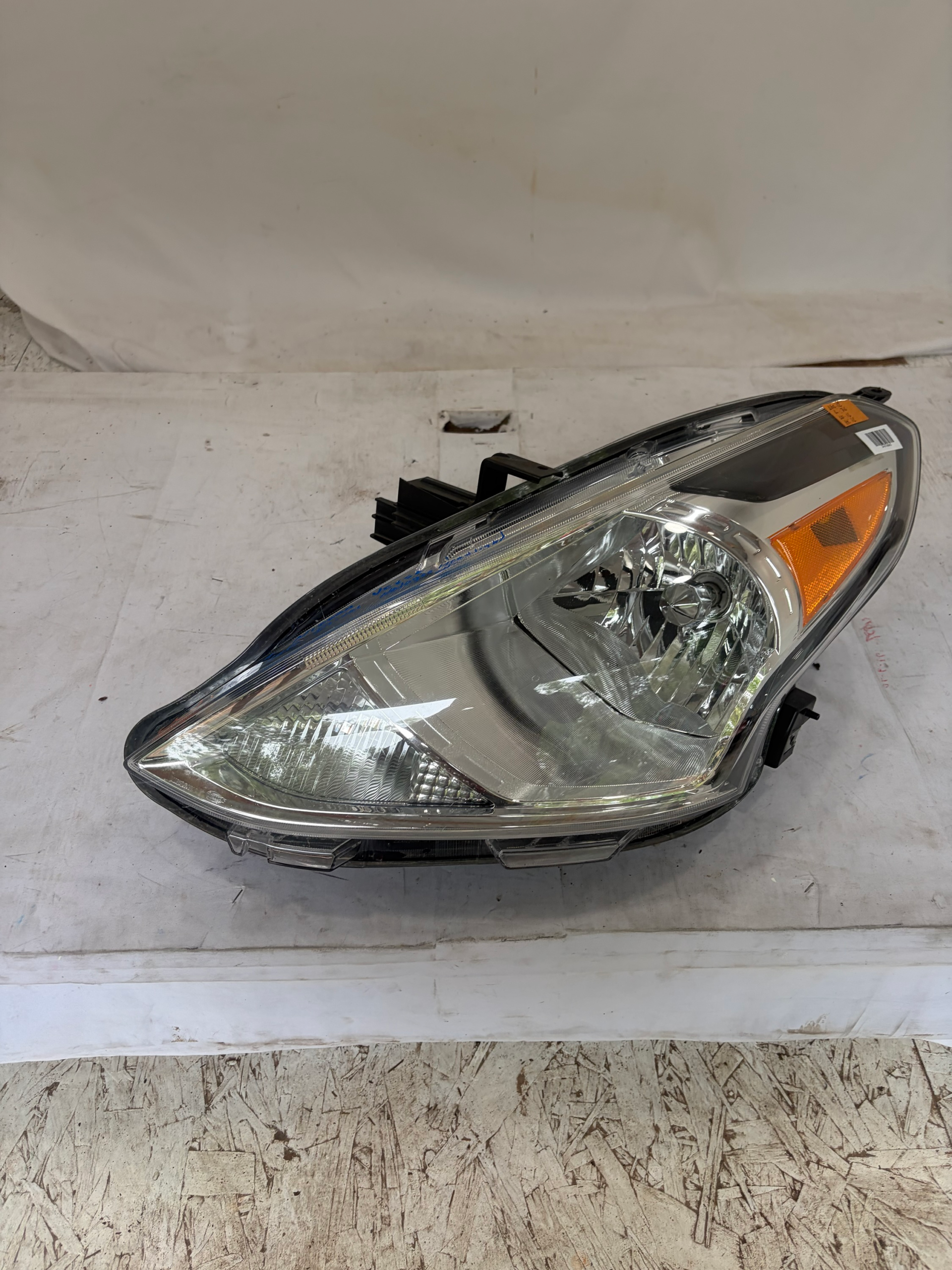 2015-2019 Nissan Versa Halogen Driver Side Headlight