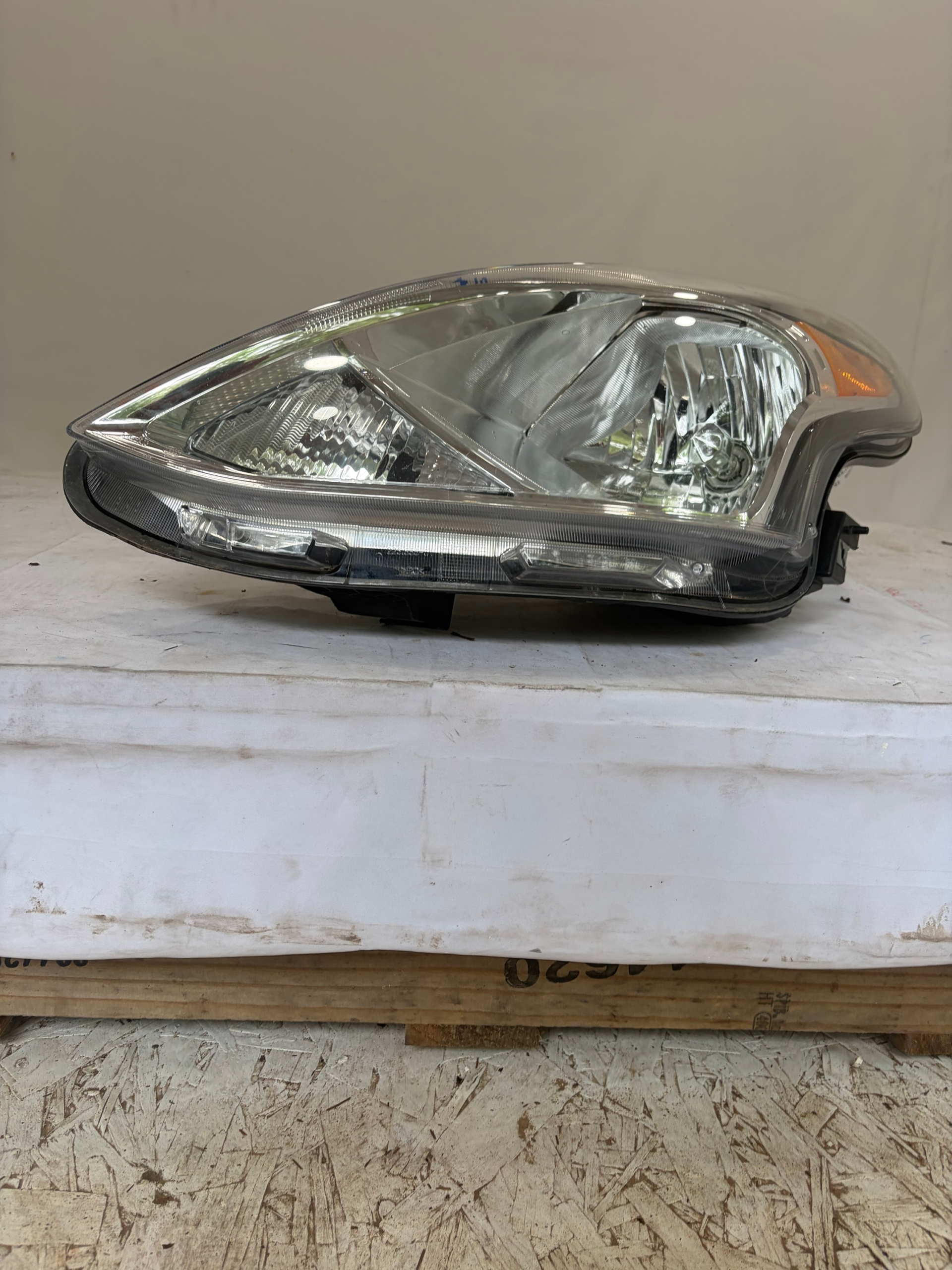 2015-2019 Nissan Versa Halogen Driver Side Headlight