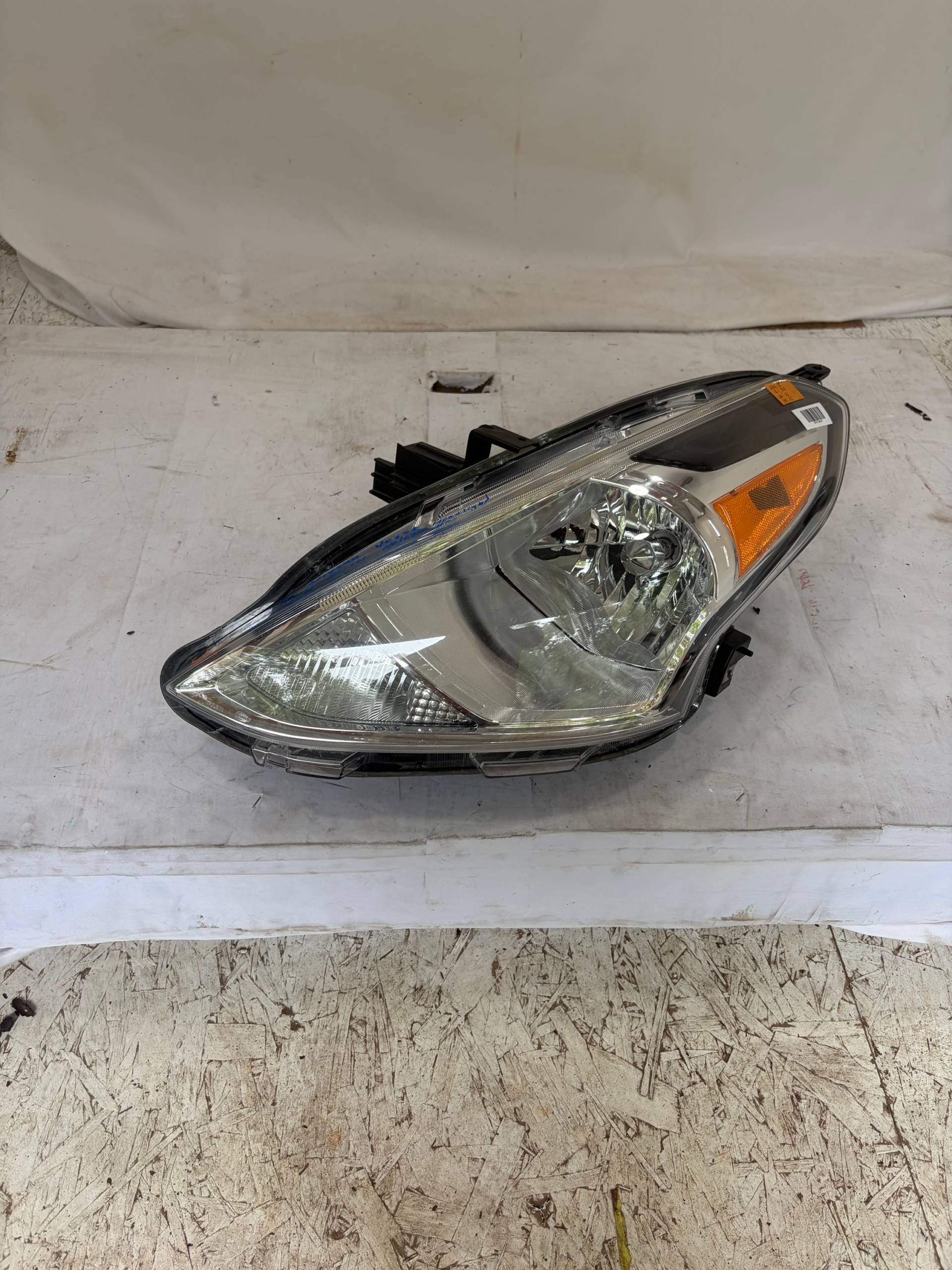 2015-2019 Nissan Versa Halogen Driver Side Headlight