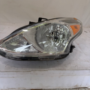 2015-2019 Nissan Versa Halogen Driver Side Headlight - Image 4