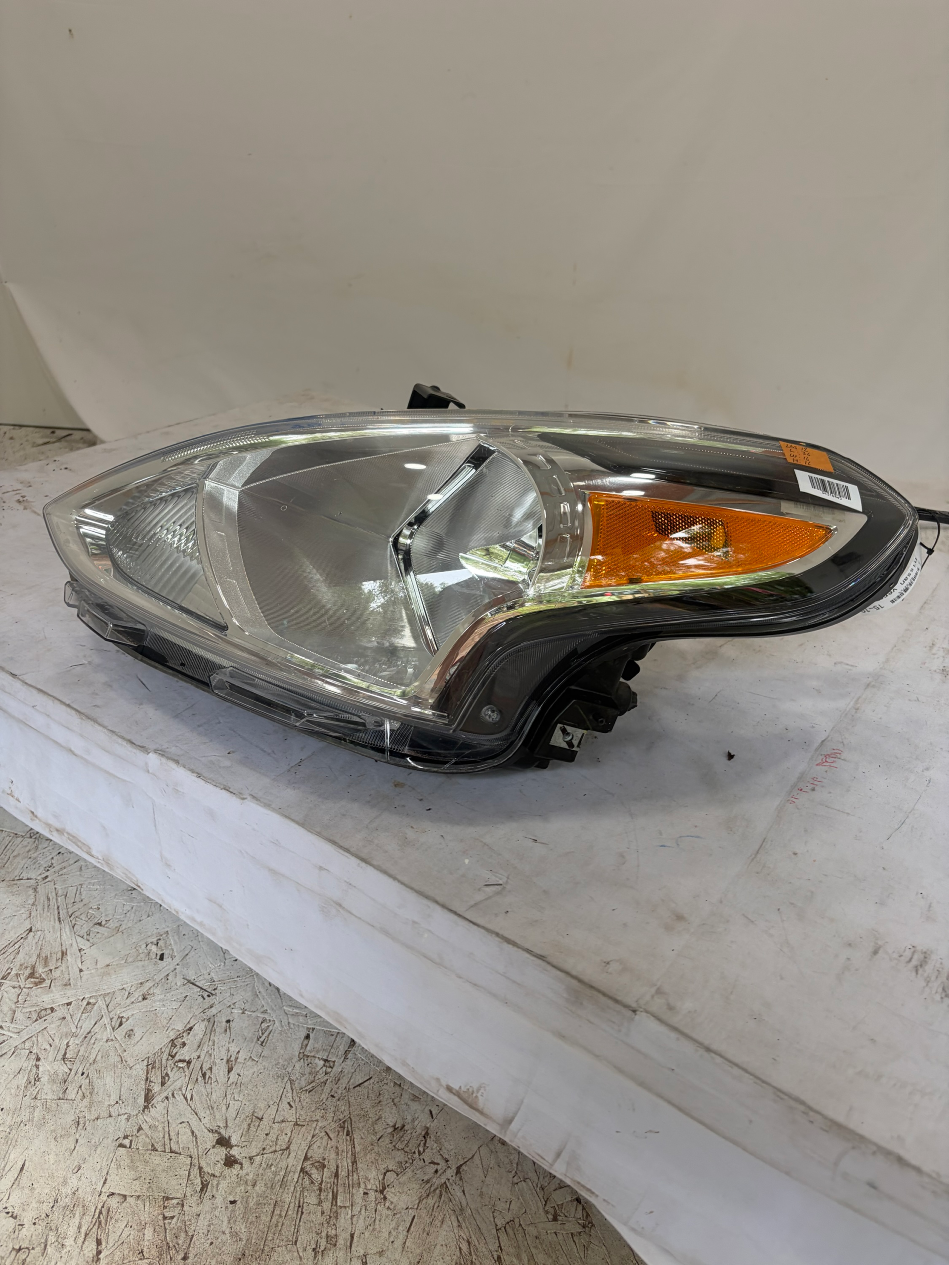 2015-2019 Nissan Versa Halogen Driver Side Headlight