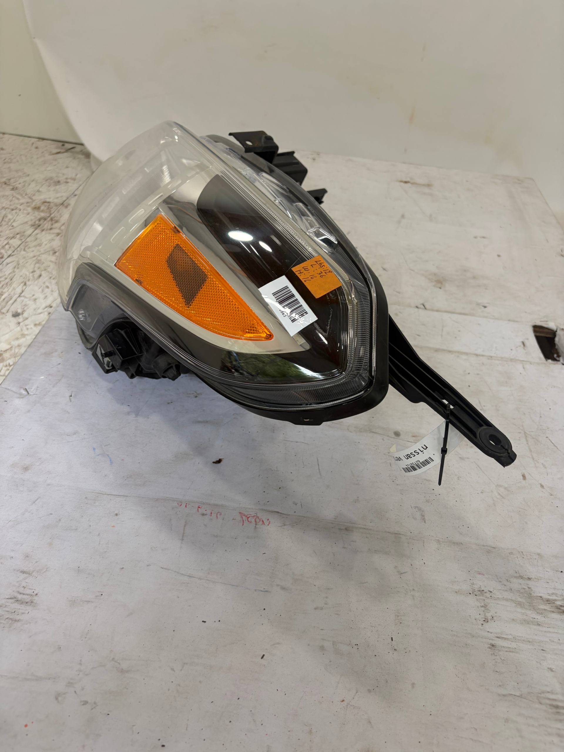 2015-2019 Nissan Versa Halogen Driver Side Headlight