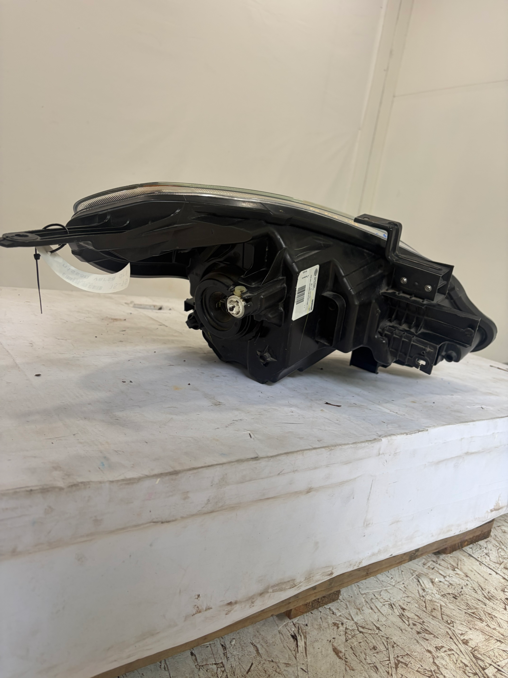 2015-2019 Nissan Versa Halogen Driver Side Headlight