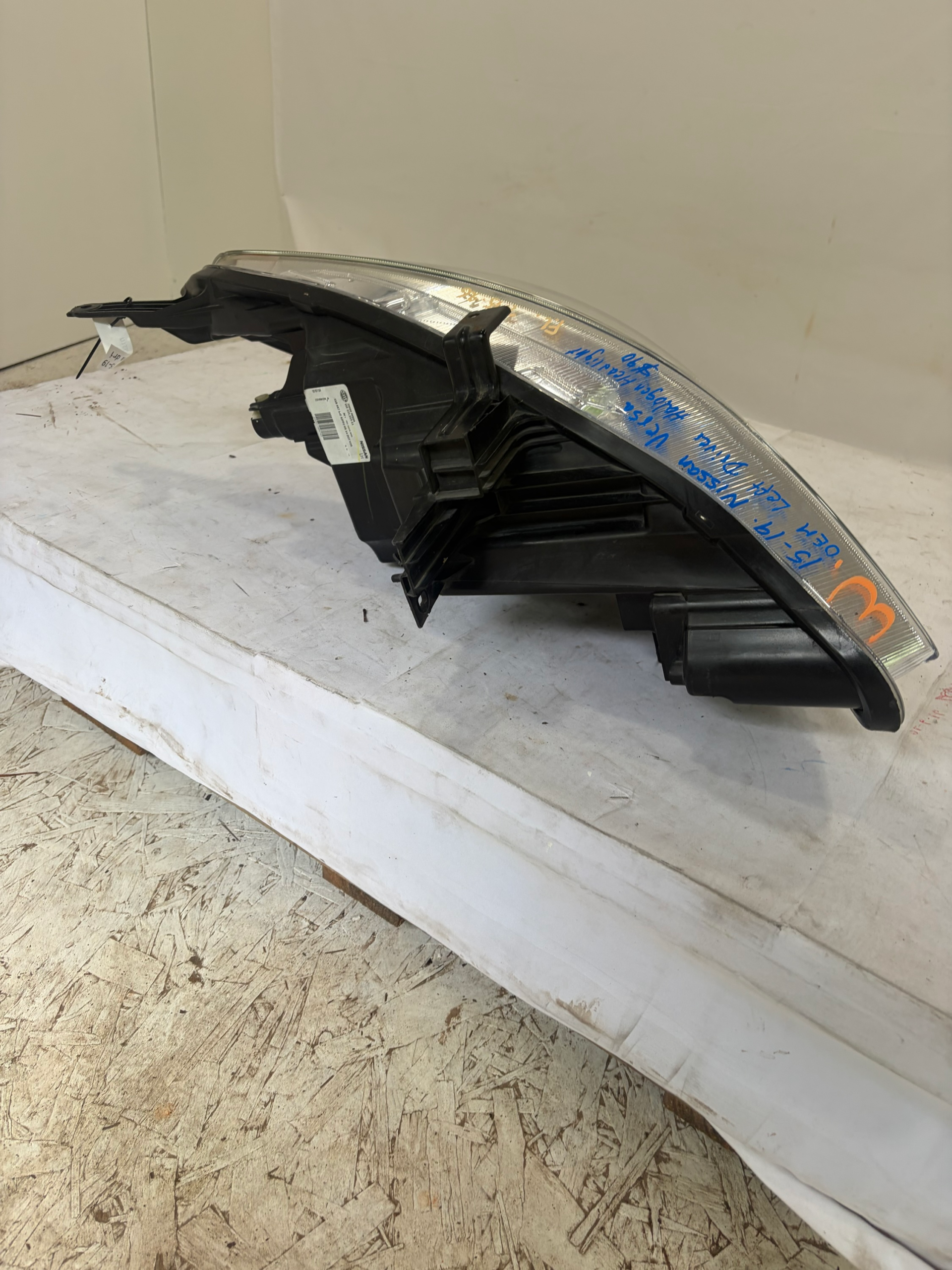 2015-2019 Nissan Versa Halogen Driver Side Headlight