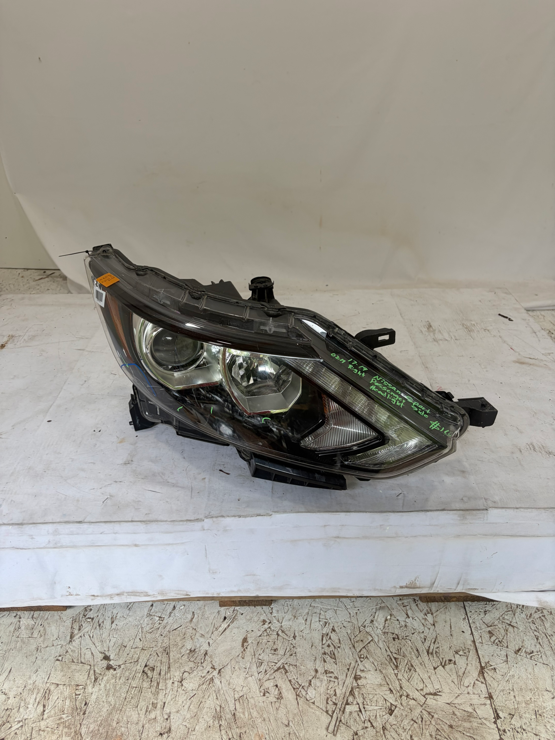 2017-2019 Nissan Rogue Sport Passenger Side Headlight