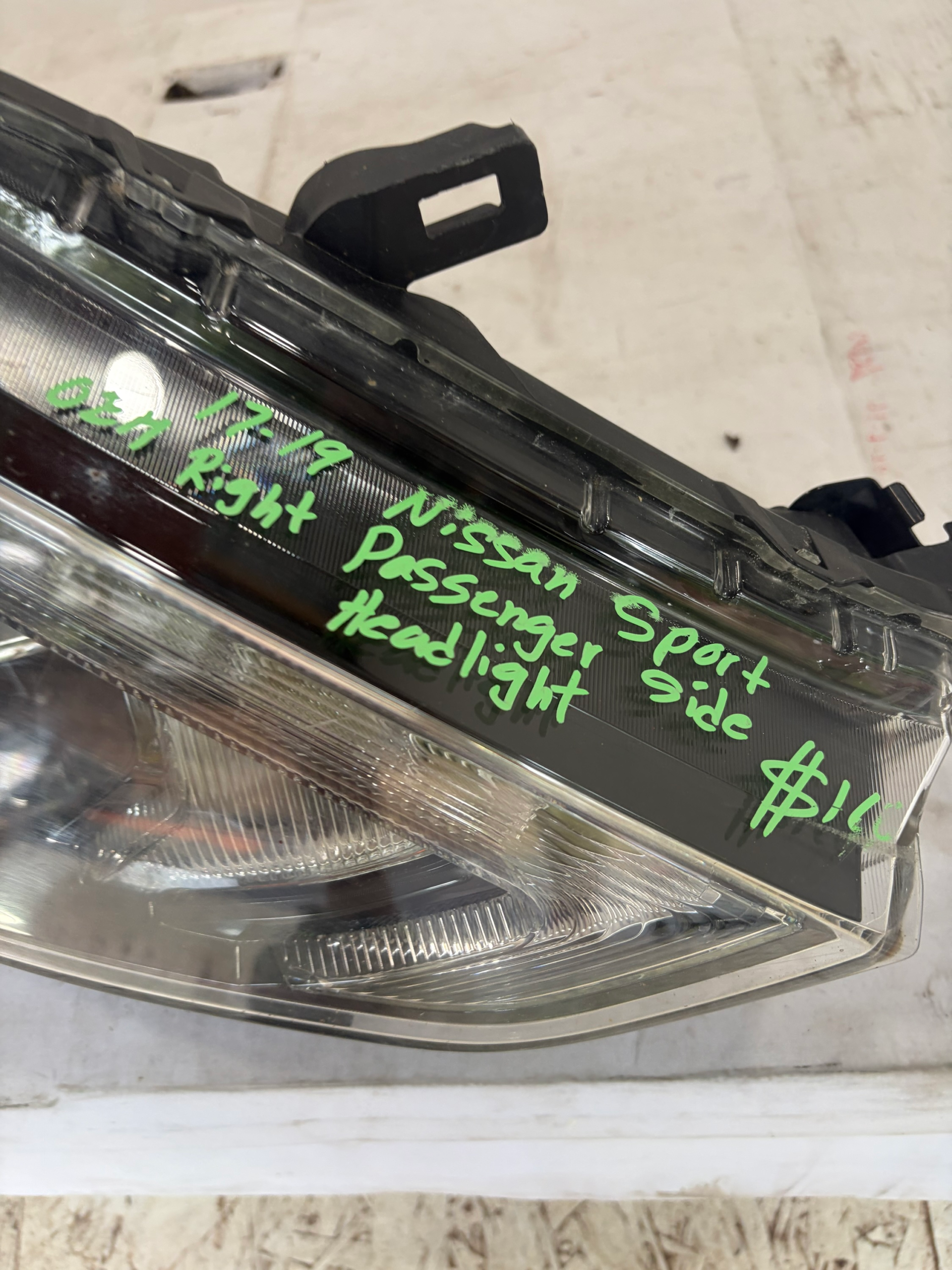 2017-2019 Nissan Rogue Sport Passenger Side Headlight